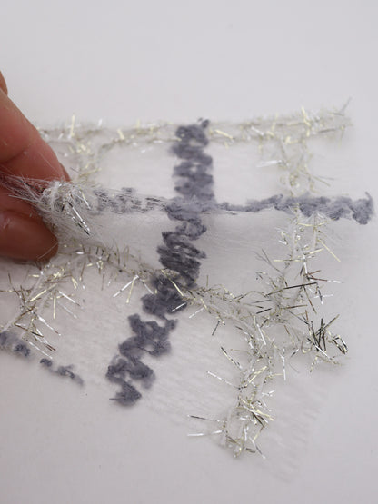 ふわふわキラキラフリンジチェック柄刺繍オーガンジー｜【生地幅】約121センチ 【混率】ポリエステル100%｜ドッグウエア・KIDSウエア・衣装・ドレス・雑貨向き｜26AW-303