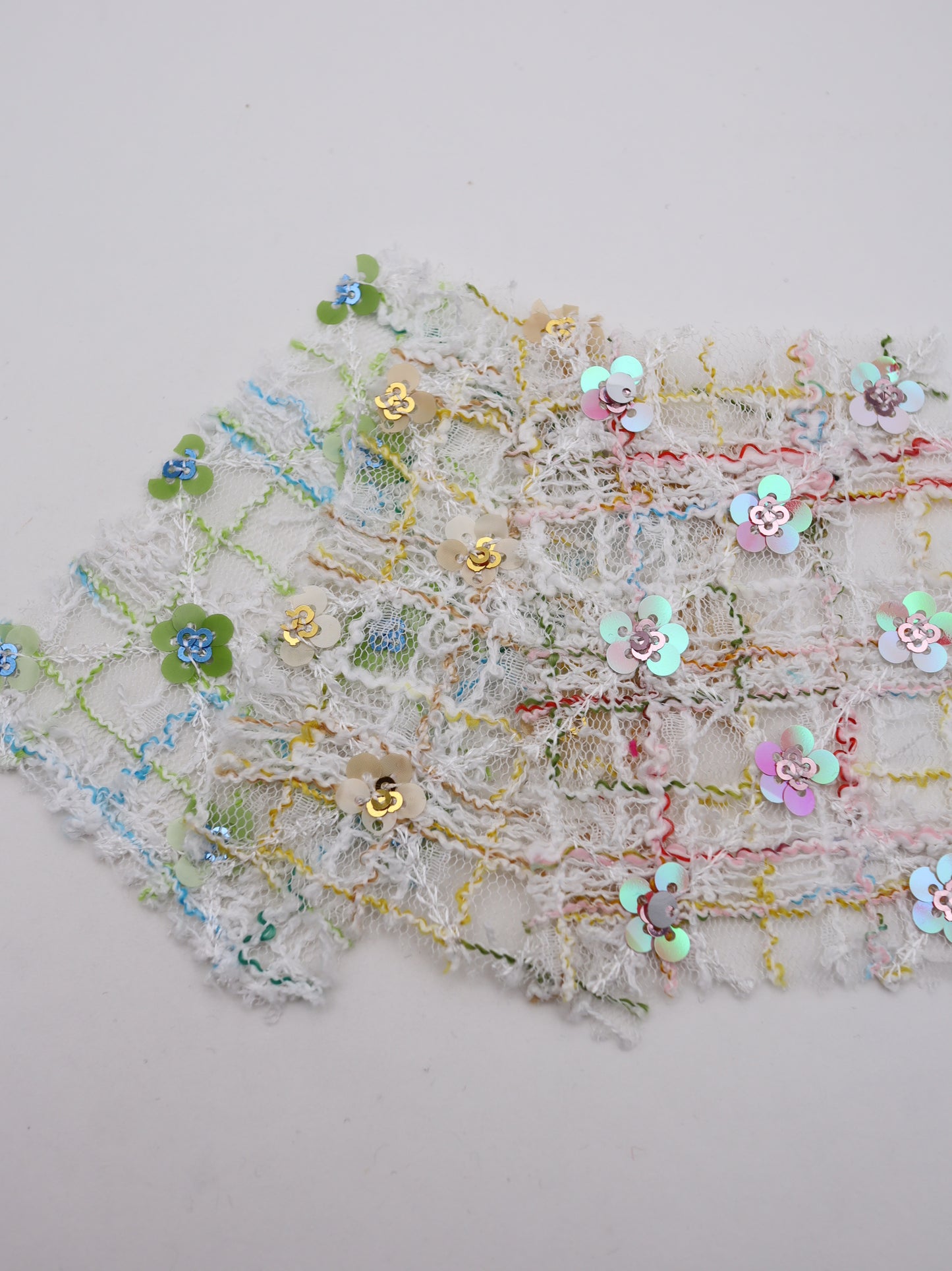 お花スパンコール＆スラブチェック刺繍チュール｜【生地幅】約144センチ 【混率】ポリエステル100%｜ドレス・衣装・雑貨向き｜26AW-300