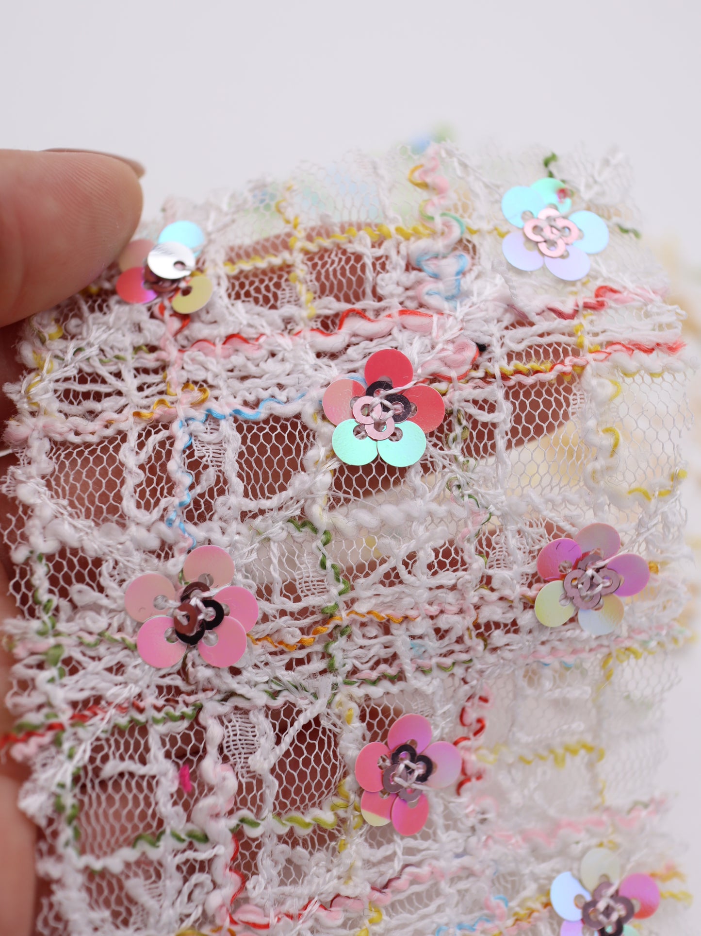 お花スパンコール＆スラブチェック刺繍チュール｜【生地幅】約144センチ 【混率】ポリエステル100%｜ドレス・衣装・雑貨向き｜26AW-300