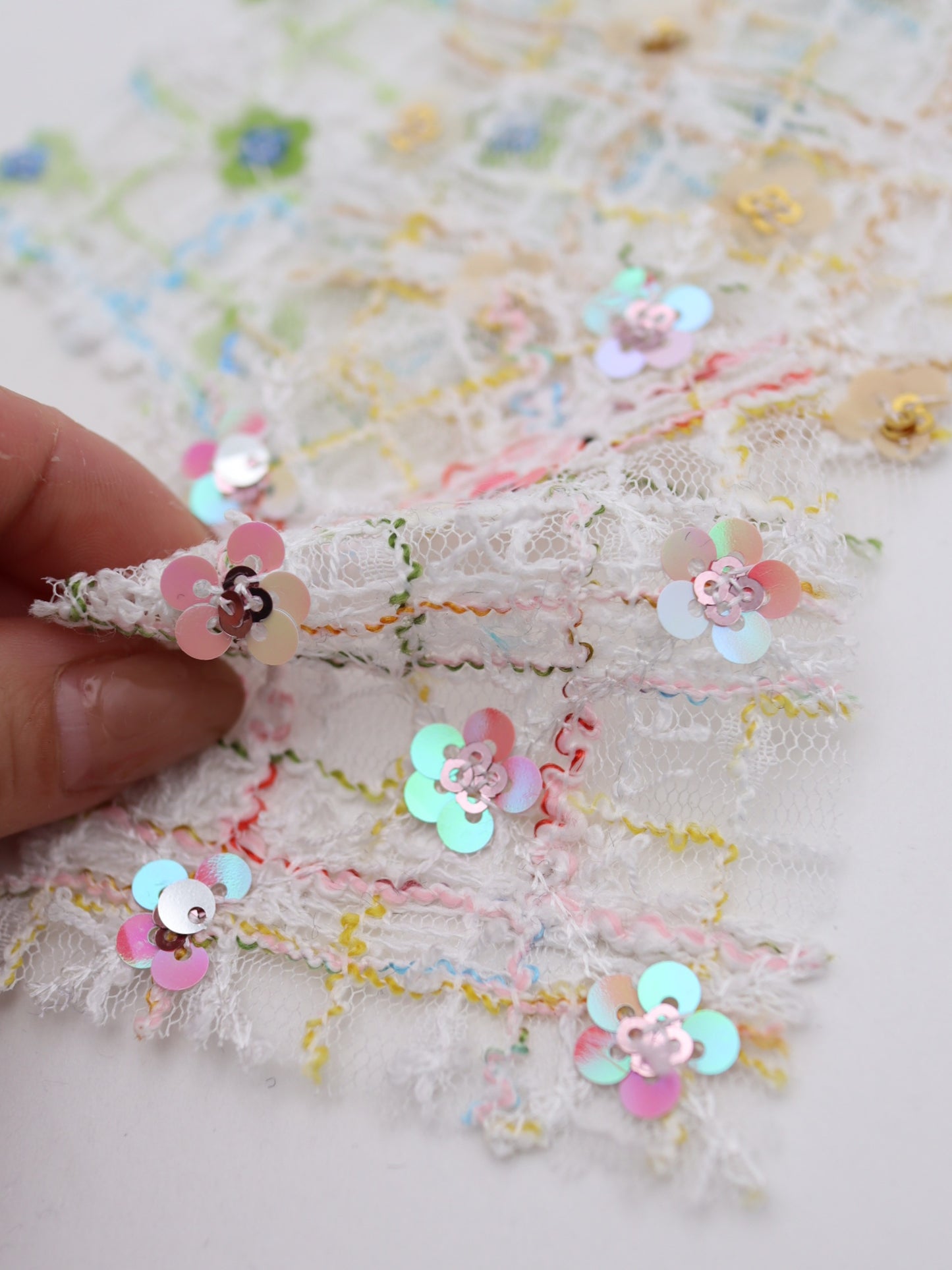 お花スパンコール＆スラブチェック刺繍チュール｜【生地幅】約144センチ 【混率】ポリエステル100%｜ドレス・衣装・雑貨向き｜26AW-300