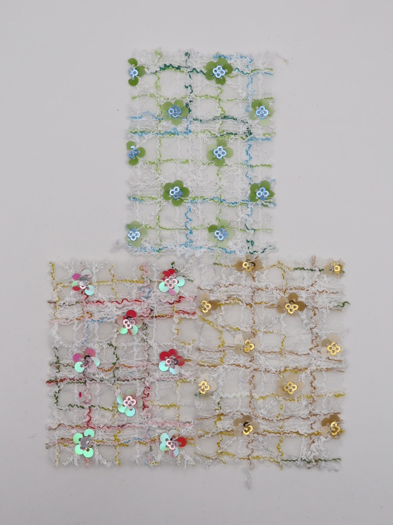 お花スパンコール＆スラブチェック刺繍チュール｜【生地幅】約144センチ 【混率】ポリエステル100%｜ドレス・衣装・雑貨向き｜26AW-300
