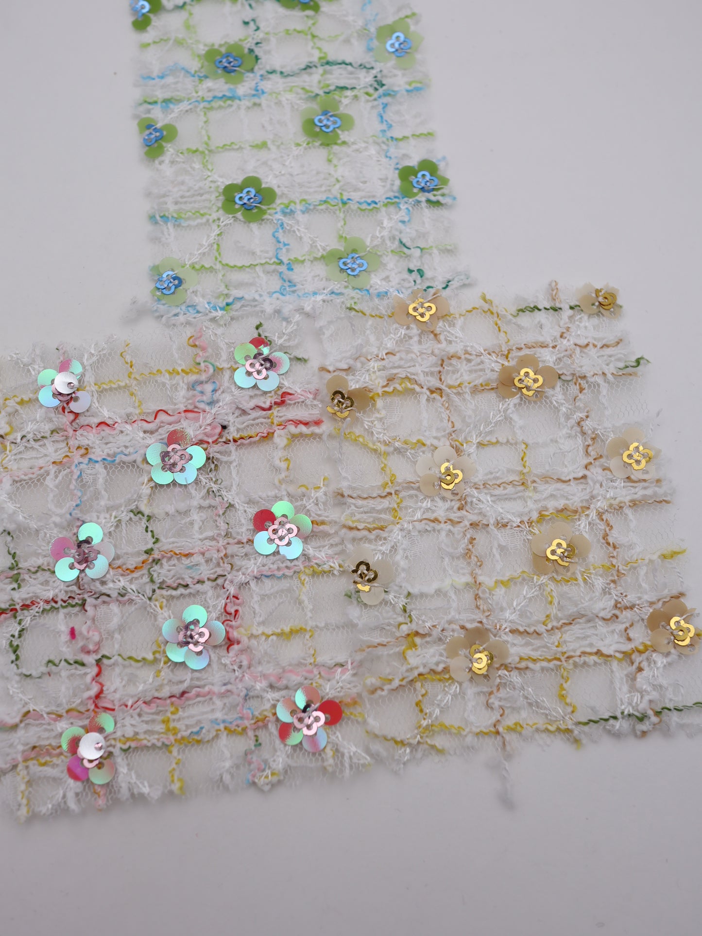 お花スパンコール＆スラブチェック刺繍チュール｜【生地幅】約144センチ 【混率】ポリエステル100%｜ドレス・衣装・雑貨向き｜26AW-300