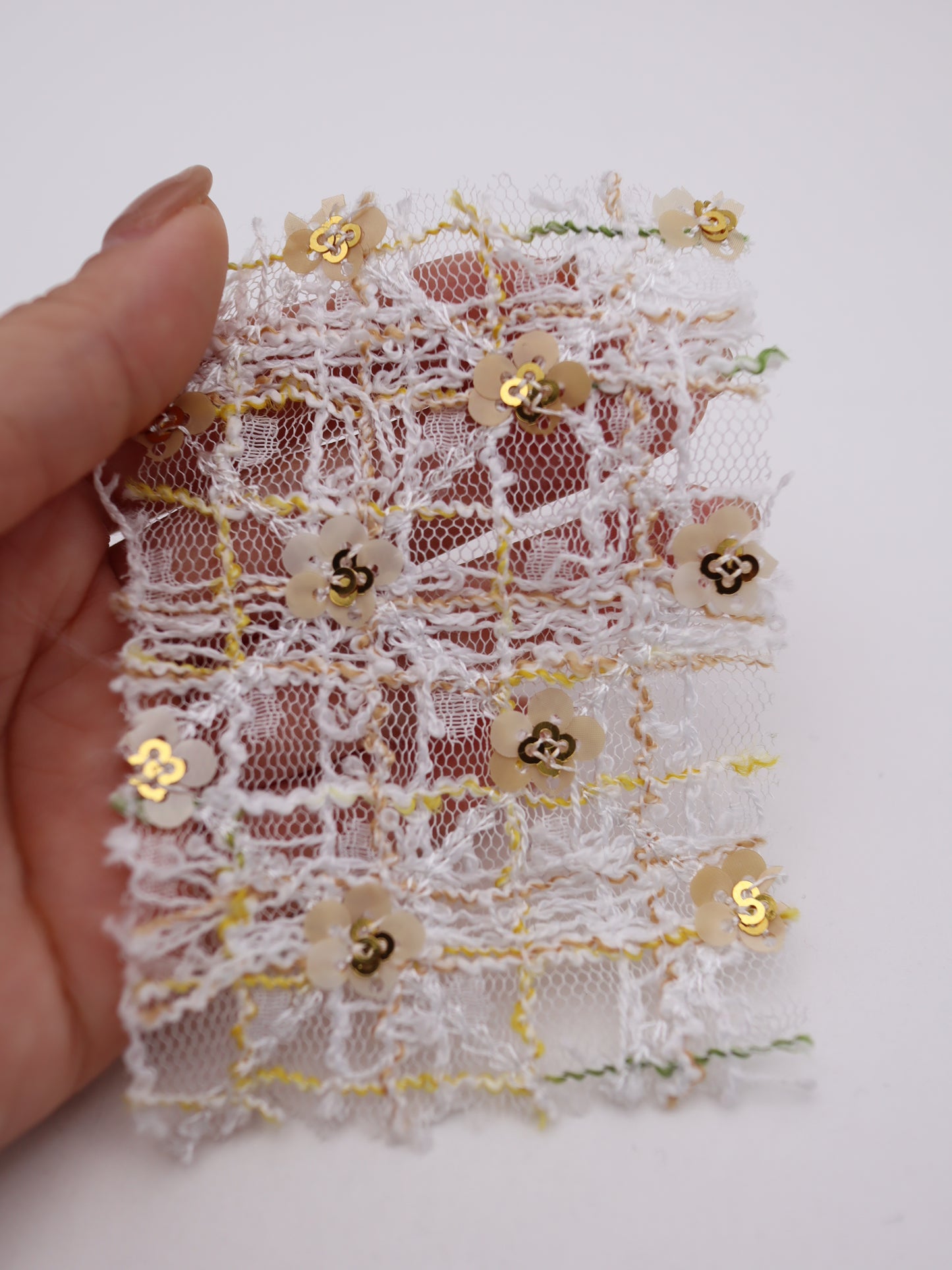 お花スパンコール＆スラブチェック刺繍チュール｜【生地幅】約144センチ 【混率】ポリエステル100%｜ドレス・衣装・雑貨向き｜26AW-300