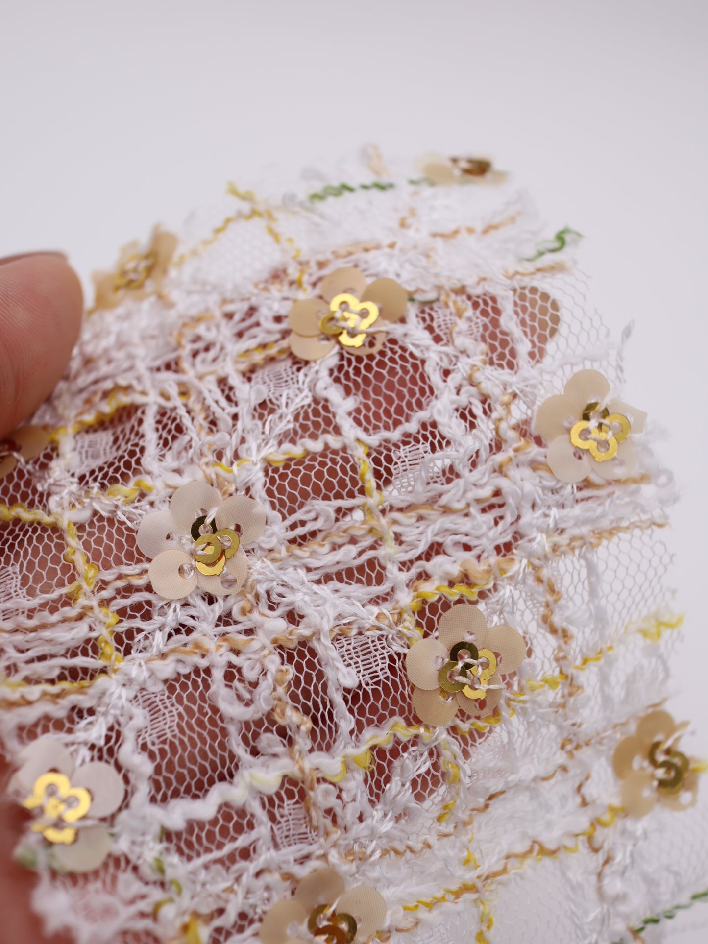 お花スパンコール＆スラブチェック刺繍チュール｜【生地幅】約144センチ 【混率】ポリエステル100%｜ドレス・衣装・雑貨向き｜26AW-300