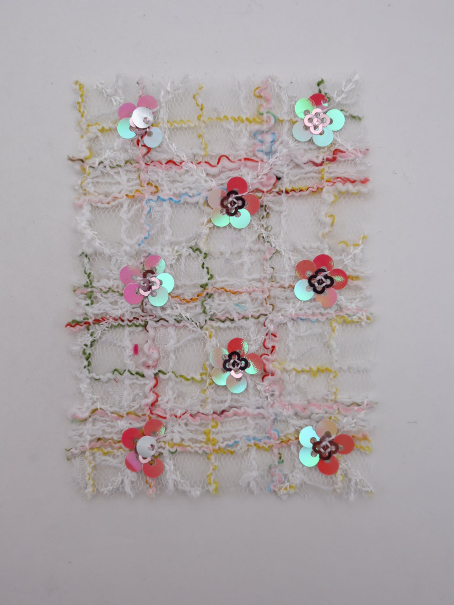 お花スパンコール＆スラブチェック刺繍チュール｜【生地幅】約144センチ 【混率】ポリエステル100%｜ドレス・衣装・雑貨向き｜26AW-300