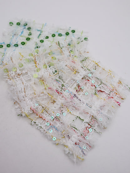 ふさふさフリンジ＆スパンコール付きチェック柄刺繍チュール｜【生地幅】約144センチ 【混率】ポリエステル100%｜ドレス・衣装・雑貨向き｜26AW-300-1