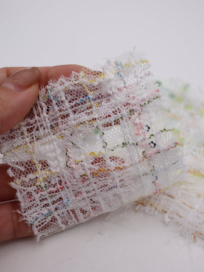 ふさふさフリンジ＆スパンコール付きチェック柄刺繍チュール｜【生地幅】約144センチ 【混率】ポリエステル100%｜ドレス・衣装・雑貨向き｜26AW-300-1