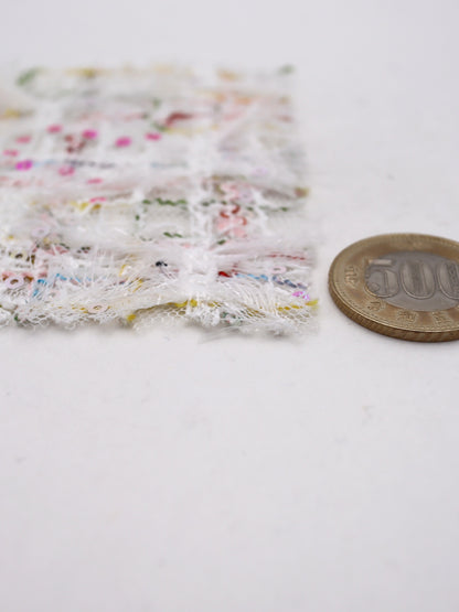 ふさふさフリンジ＆スパンコール付きチェック柄刺繍チュール｜【生地幅】約144センチ 【混率】ポリエステル100%｜ドレス・衣装・雑貨向き｜26AW-300-1
