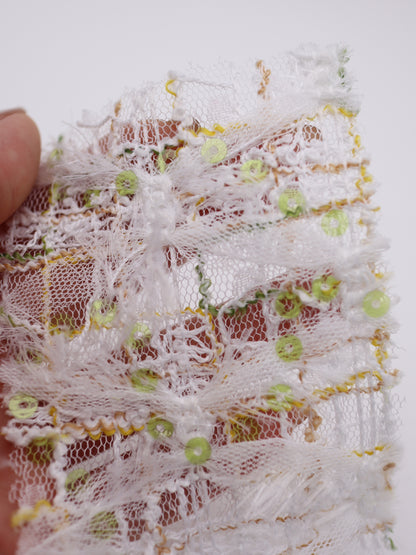 ふさふさフリンジ＆スパンコール付きチェック柄刺繍チュール｜【生地幅】約144センチ 【混率】ポリエステル100%｜ドレス・衣装・雑貨向き｜26AW-300-1