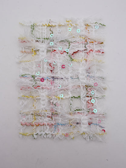 ふさふさフリンジ＆スパンコール付きチェック柄刺繍チュール｜【生地幅】約144センチ 【混率】ポリエステル100%｜ドレス・衣装・雑貨向き｜26AW-300-1