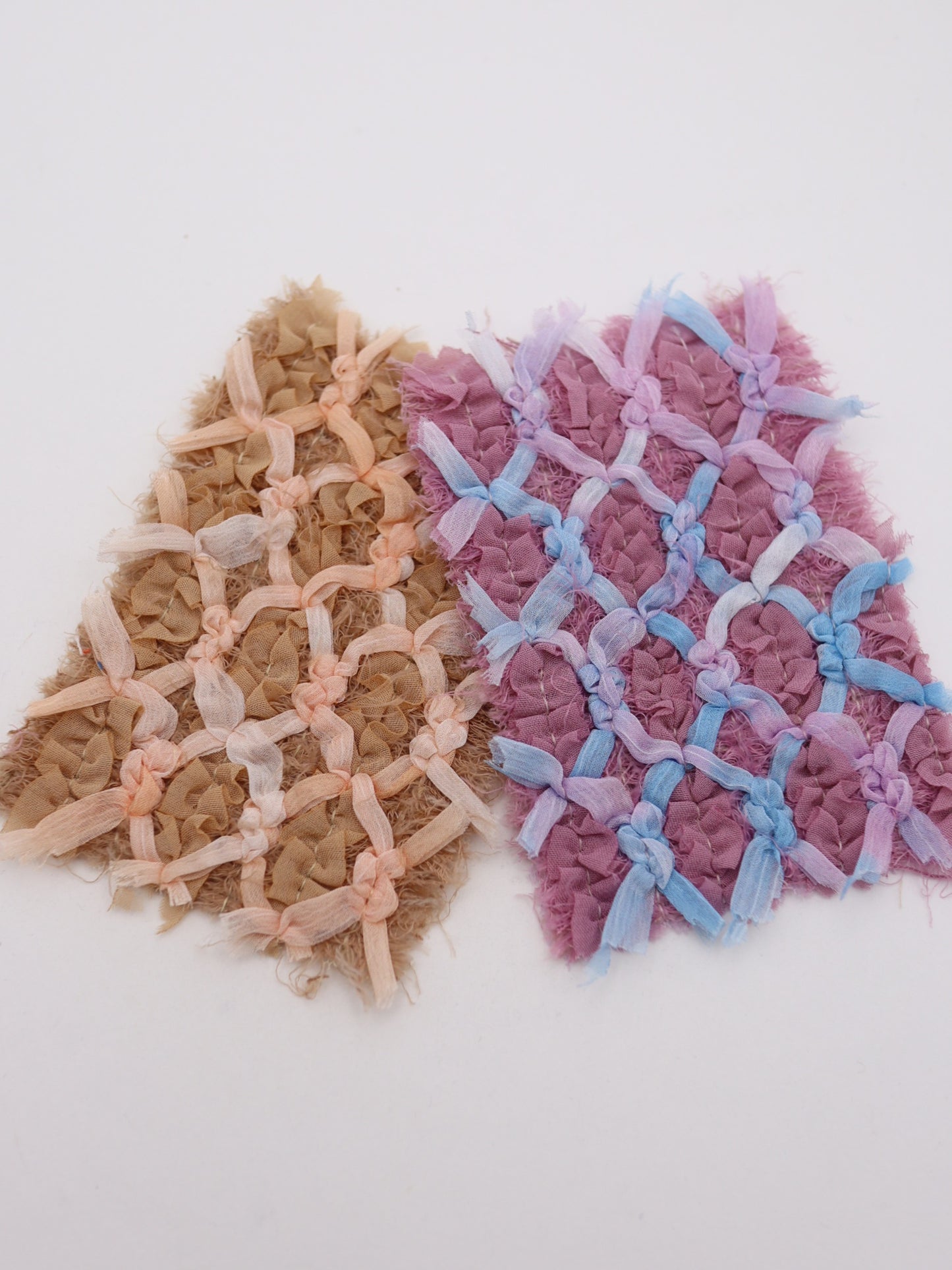 シフォンテープ＆フリンジヤーン刺繍チュール｜【生地幅】約127センチ 【混率】ポリエステル50%アクリル50％｜ドッグウエア・KIDSウエア・ドレス・衣装・雑貨向き｜26AW-298