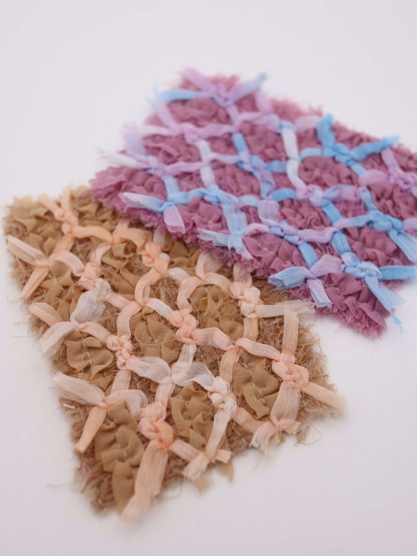 シフォンテープ＆フリンジヤーン刺繍チュール｜【生地幅】約127センチ 【混率】ポリエステル50%アクリル50％｜ドッグウエア・KIDSウエア・ドレス・衣装・雑貨向き｜26AW-298