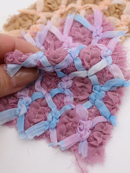 シフォンテープ＆フリンジヤーン刺繍チュール｜【生地幅】約127センチ 【混率】ポリエステル50%アクリル50％｜ドッグウエア・KIDSウエア・ドレス・衣装・雑貨向き｜26AW-298