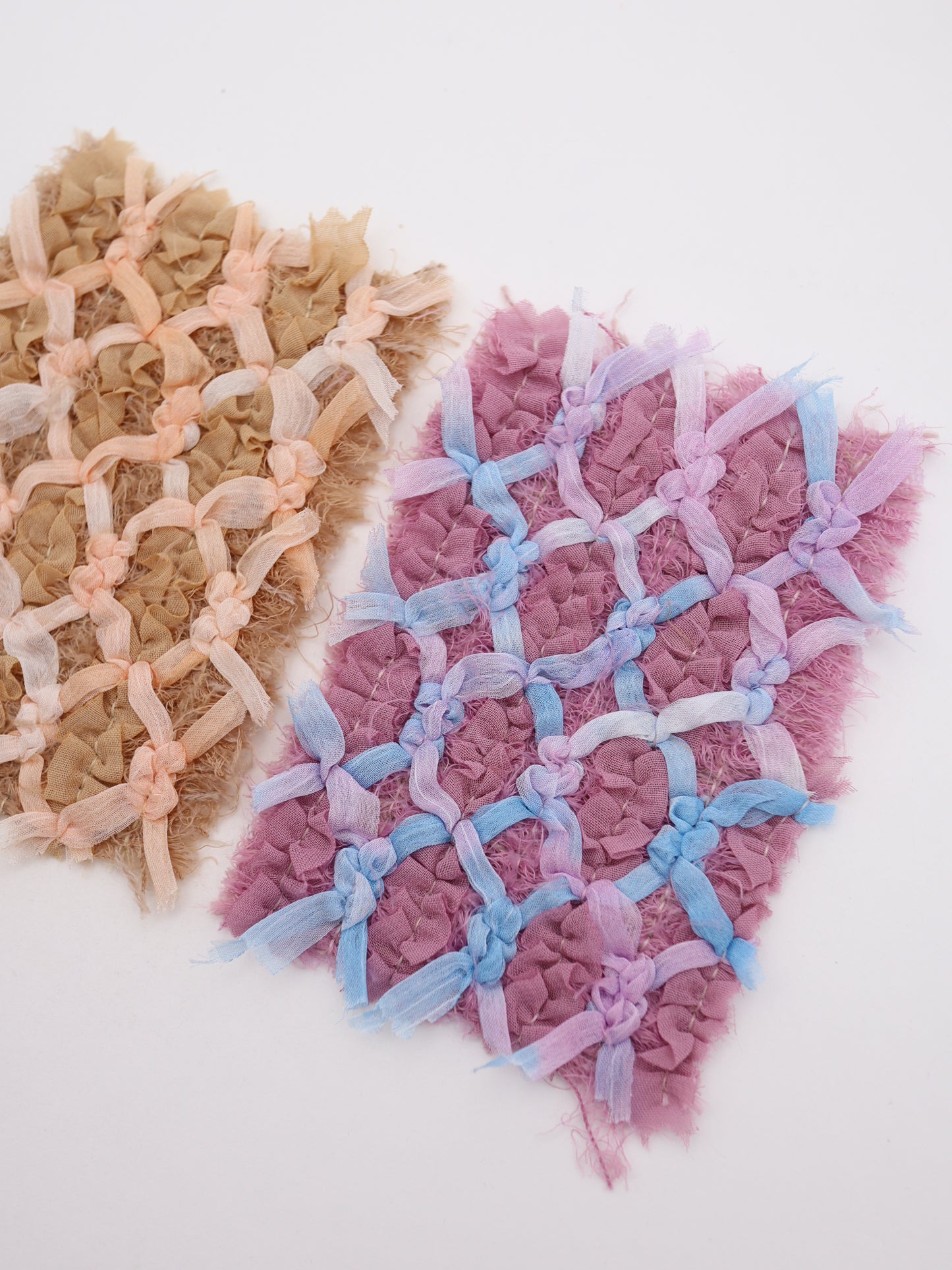 シフォンテープ＆フリンジヤーン刺繍チュール｜【生地幅】約127センチ 【混率】ポリエステル50%アクリル50％｜ドッグウエア・KIDSウエア・ドレス・衣装・雑貨向き｜26AW-298
