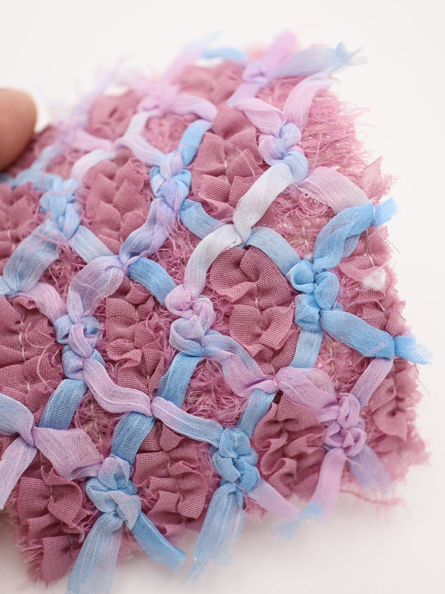 シフォンテープ＆フリンジヤーン刺繍チュール｜【生地幅】約127センチ 【混率】ポリエステル50%アクリル50％｜ドッグウエア・KIDSウエア・ドレス・衣装・雑貨向き｜26AW-298