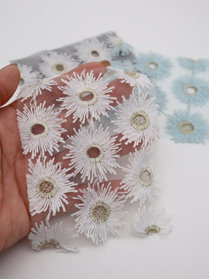 花びら部分ふさふさ立体フラワー刺繍チュール｜【生地幅】約134センチ 【混率】ポリエステル100%｜ドッグウエア・KIDSウエア・衣装・雑貨向き｜26AW-287