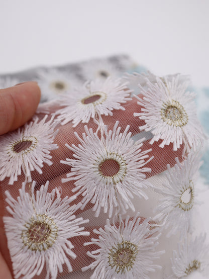 花びら部分ふさふさ立体フラワー刺繍チュール｜【生地幅】約134センチ 【混率】ポリエステル100%｜ドッグウエア・KIDSウエア・衣装・雑貨向き｜26AW-287