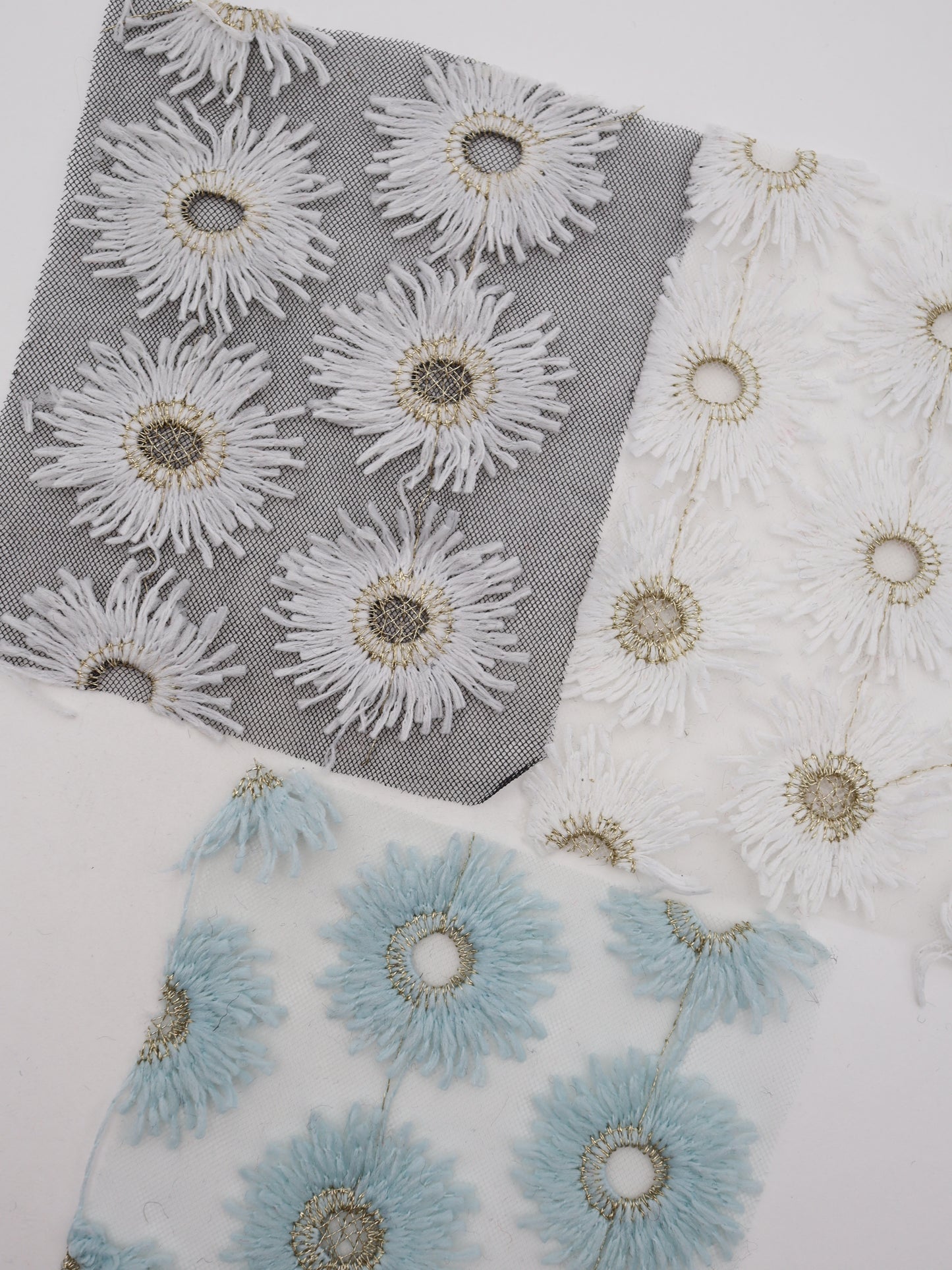 花びら部分ふさふさ立体フラワー刺繍チュール｜【生地幅】約134センチ 【混率】ポリエステル100%｜ドッグウエア・KIDSウエア・衣装・雑貨向き｜26AW-287