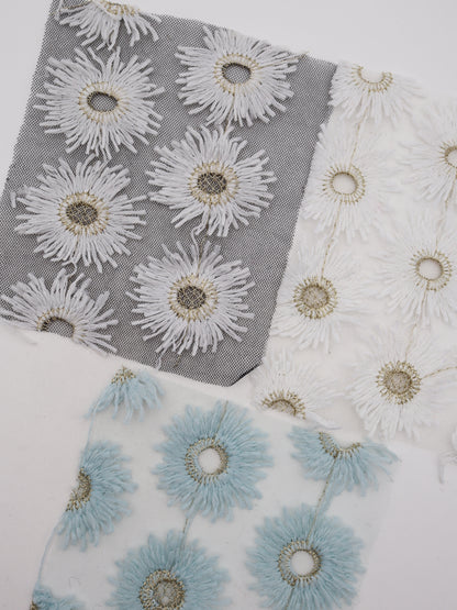 花びら部分ふさふさ立体フラワー刺繍チュール｜【生地幅】約134センチ 【混率】ポリエステル100%｜ドッグウエア・KIDSウエア・衣装・雑貨向き｜26AW-287
