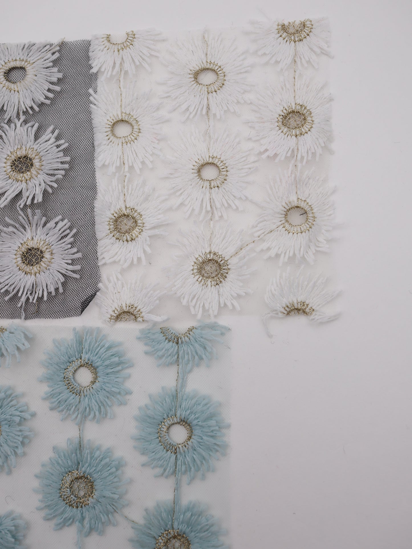 花びら部分ふさふさ立体フラワー刺繍チュール｜【生地幅】約134センチ 【混率】ポリエステル100%｜ドッグウエア・KIDSウエア・衣装・雑貨向き｜26AW-287