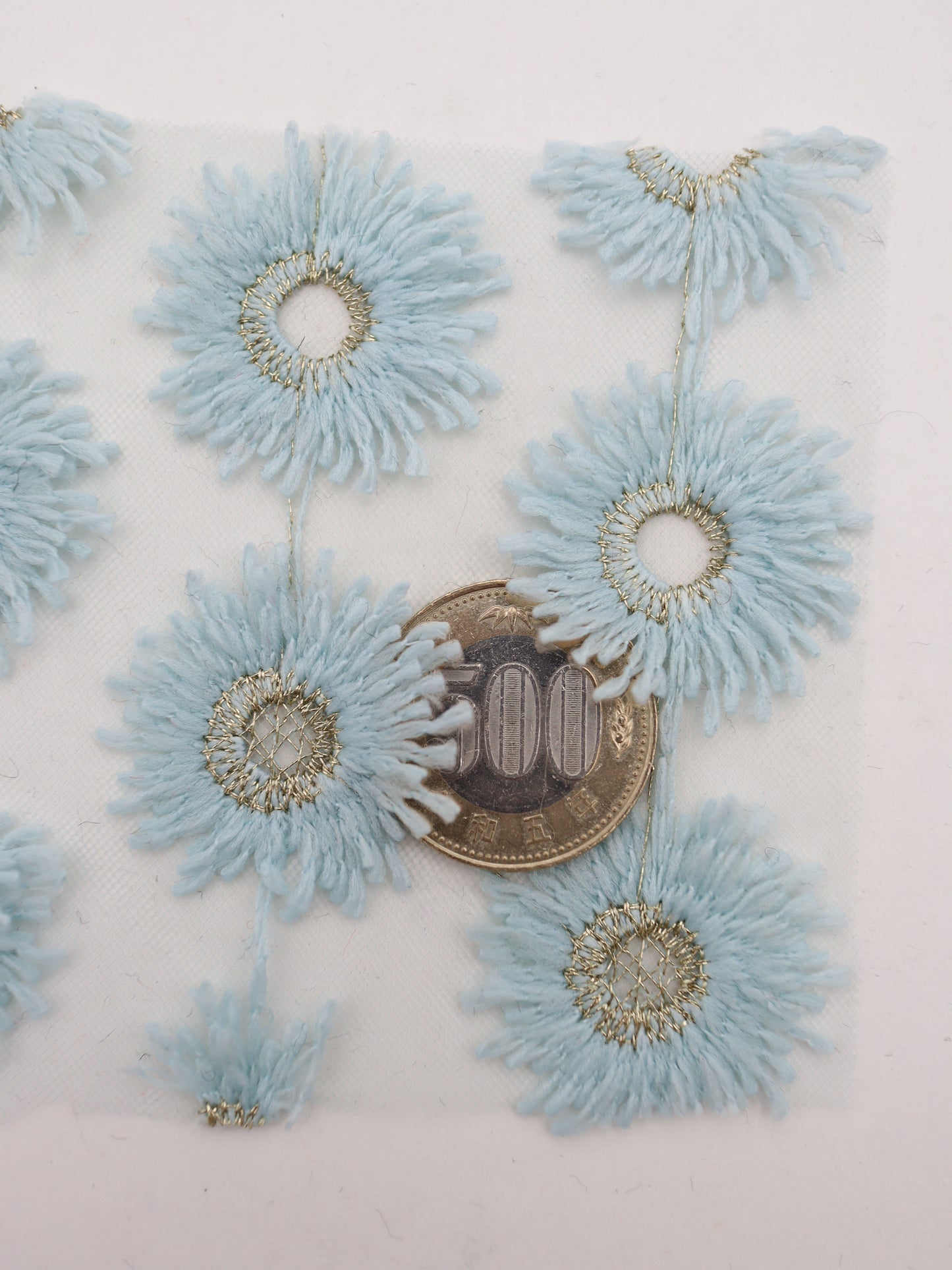 花びら部分ふさふさ立体フラワー刺繍チュール｜【生地幅】約134センチ 【混率】ポリエステル100%｜ドッグウエア・KIDSウエア・衣装・雑貨向き｜26AW-287