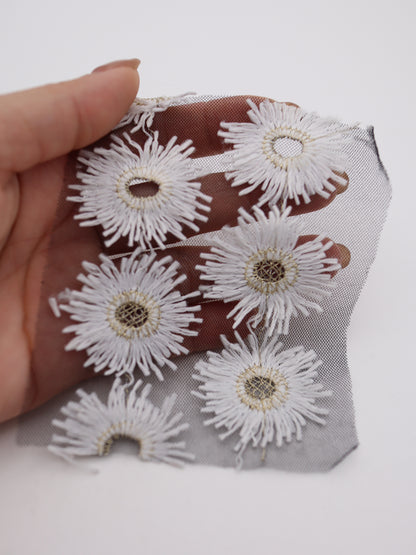 花びら部分ふさふさ立体フラワー刺繍チュール｜【生地幅】約134センチ 【混率】ポリエステル100%｜ドッグウエア・KIDSウエア・衣装・雑貨向き｜26AW-287