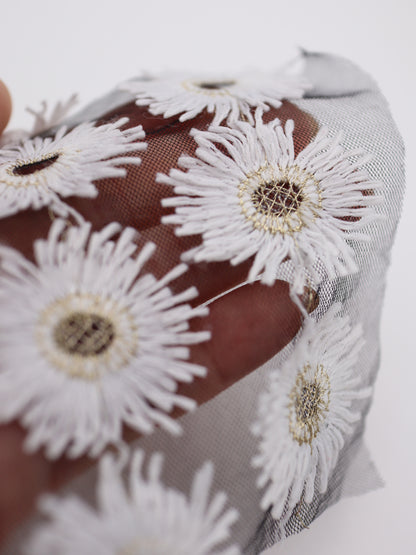 花びら部分ふさふさ立体フラワー刺繍チュール｜【生地幅】約134センチ 【混率】ポリエステル100%｜ドッグウエア・KIDSウエア・衣装・雑貨向き｜26AW-287