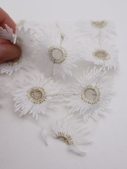 花びら部分ふさふさ立体フラワー刺繍チュール｜【生地幅】約134センチ 【混率】ポリエステル100%｜ドッグウエア・KIDSウエア・衣装・雑貨向き｜26AW-287