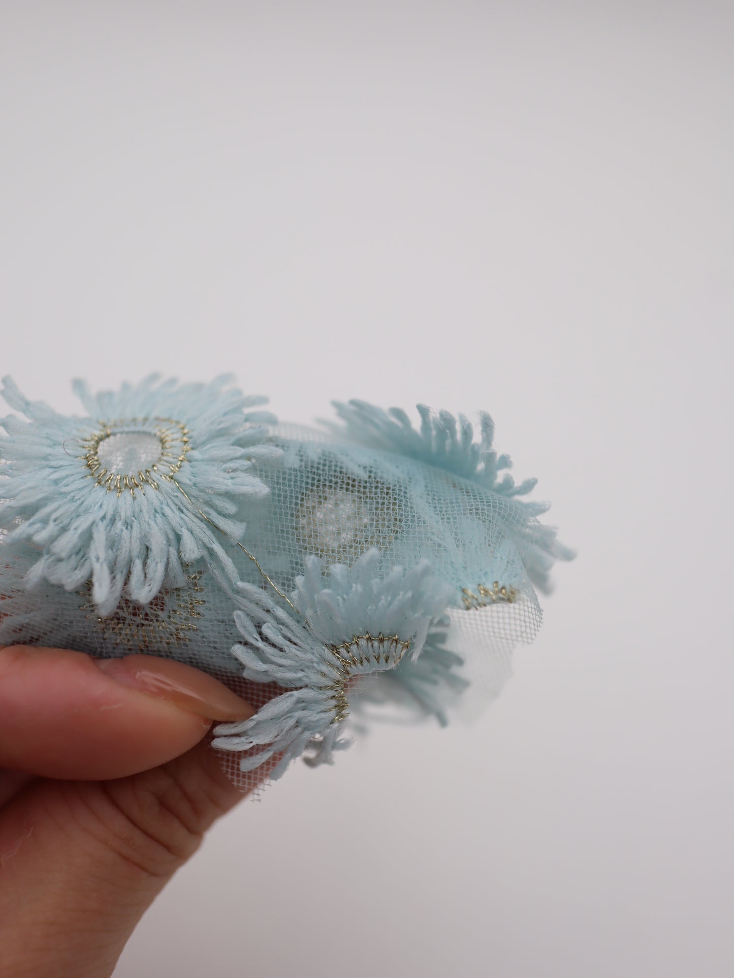 花びら部分ふさふさ立体フラワー刺繍チュール｜【生地幅】約134センチ 【混率】ポリエステル100%｜ドッグウエア・KIDSウエア・衣装・雑貨向き｜26AW-287