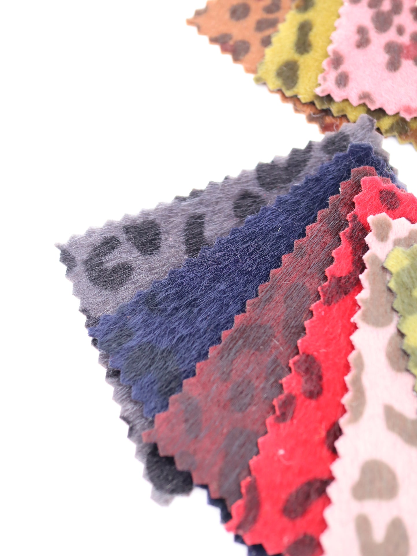 【25AW-039】フェイクハラコ毛足つるつるヒョウ柄プリント　/0.5ｙあたり=～1370円