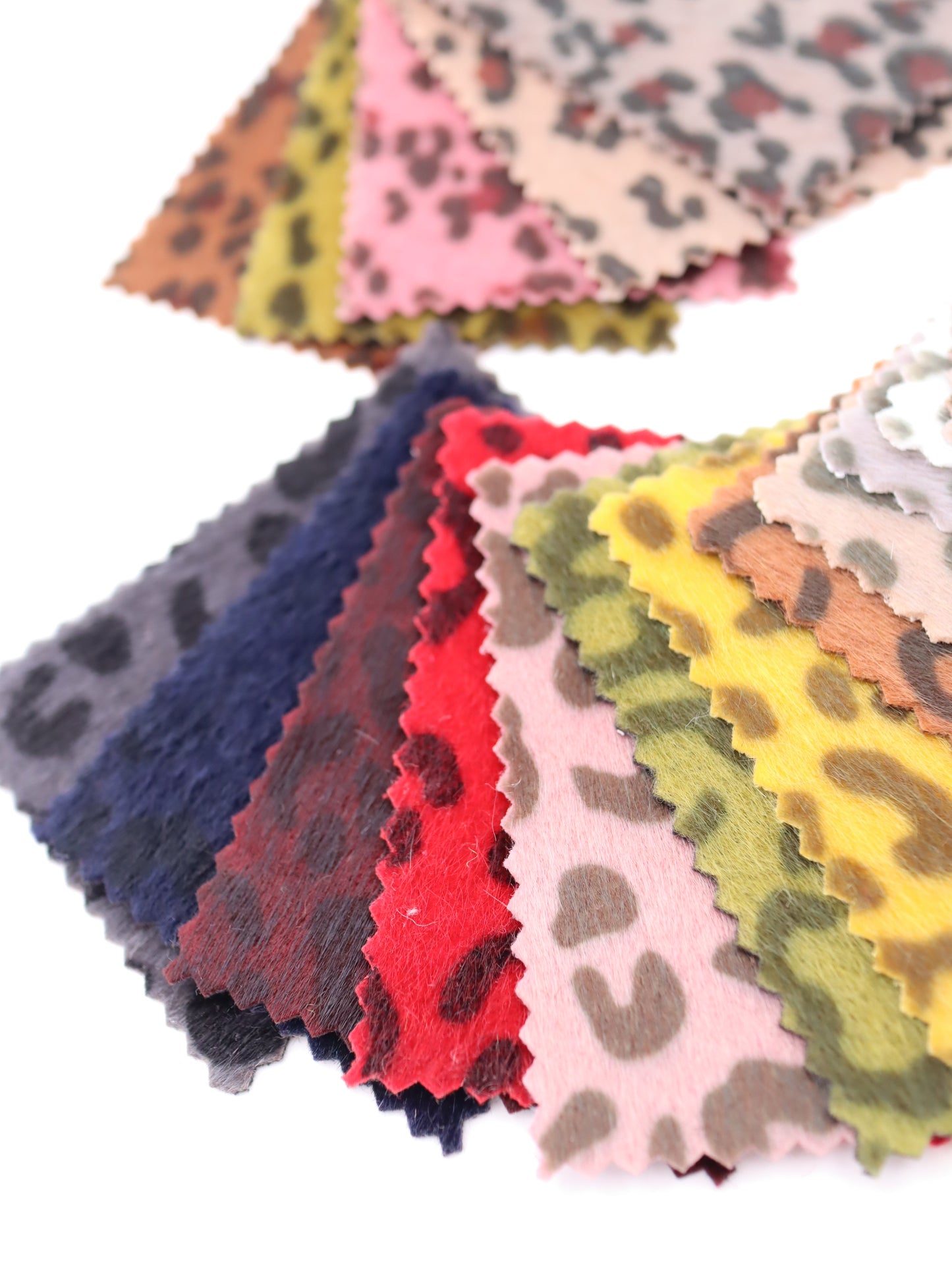 【25AW-039】フェイクハラコ毛足つるつるヒョウ柄プリント　/0.5ｙあたり=～1370円