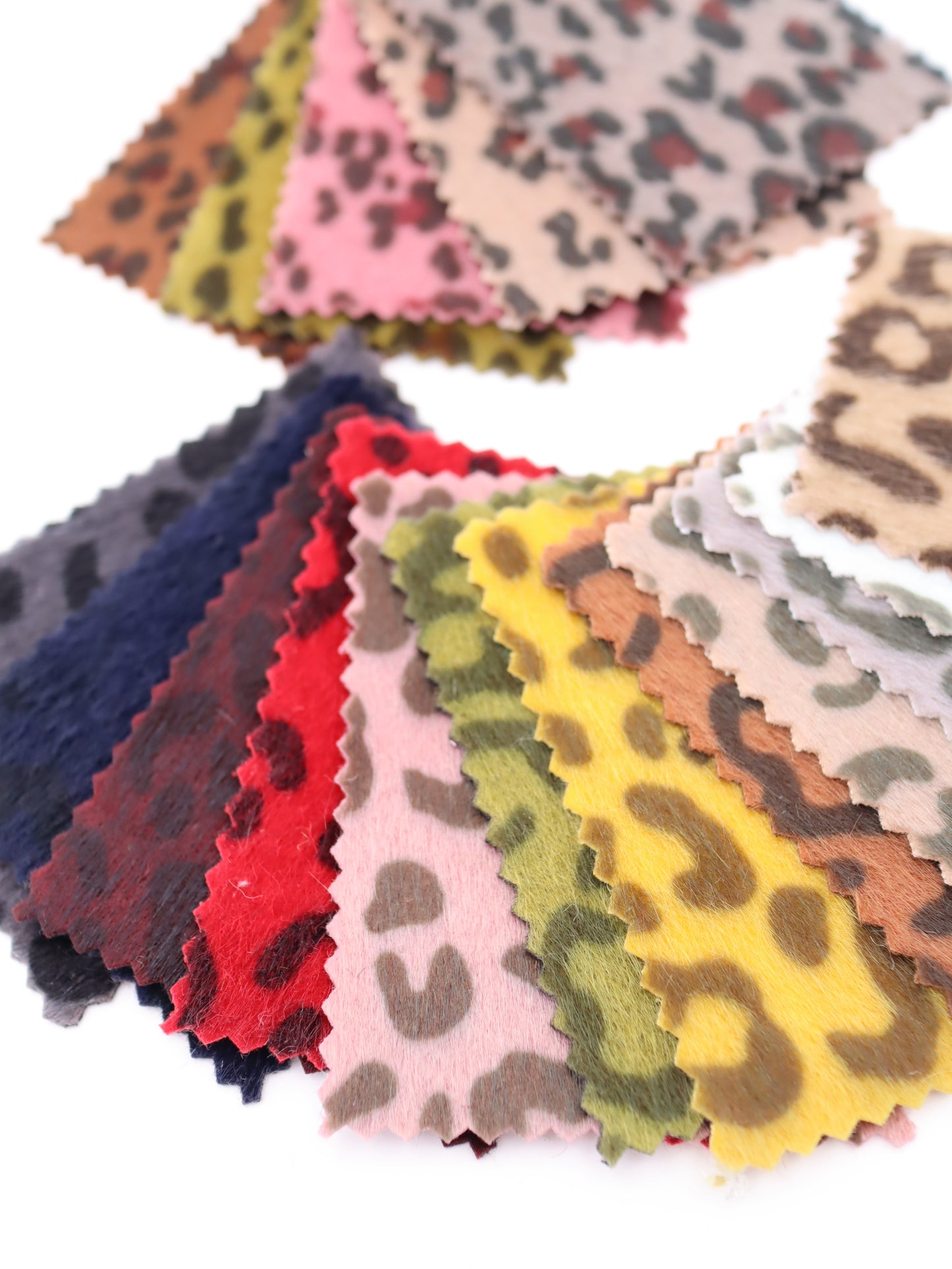 【25AW-039】フェイクハラコ毛足つるつるヒョウ柄プリント　/0.5ｙあたり=～1370円