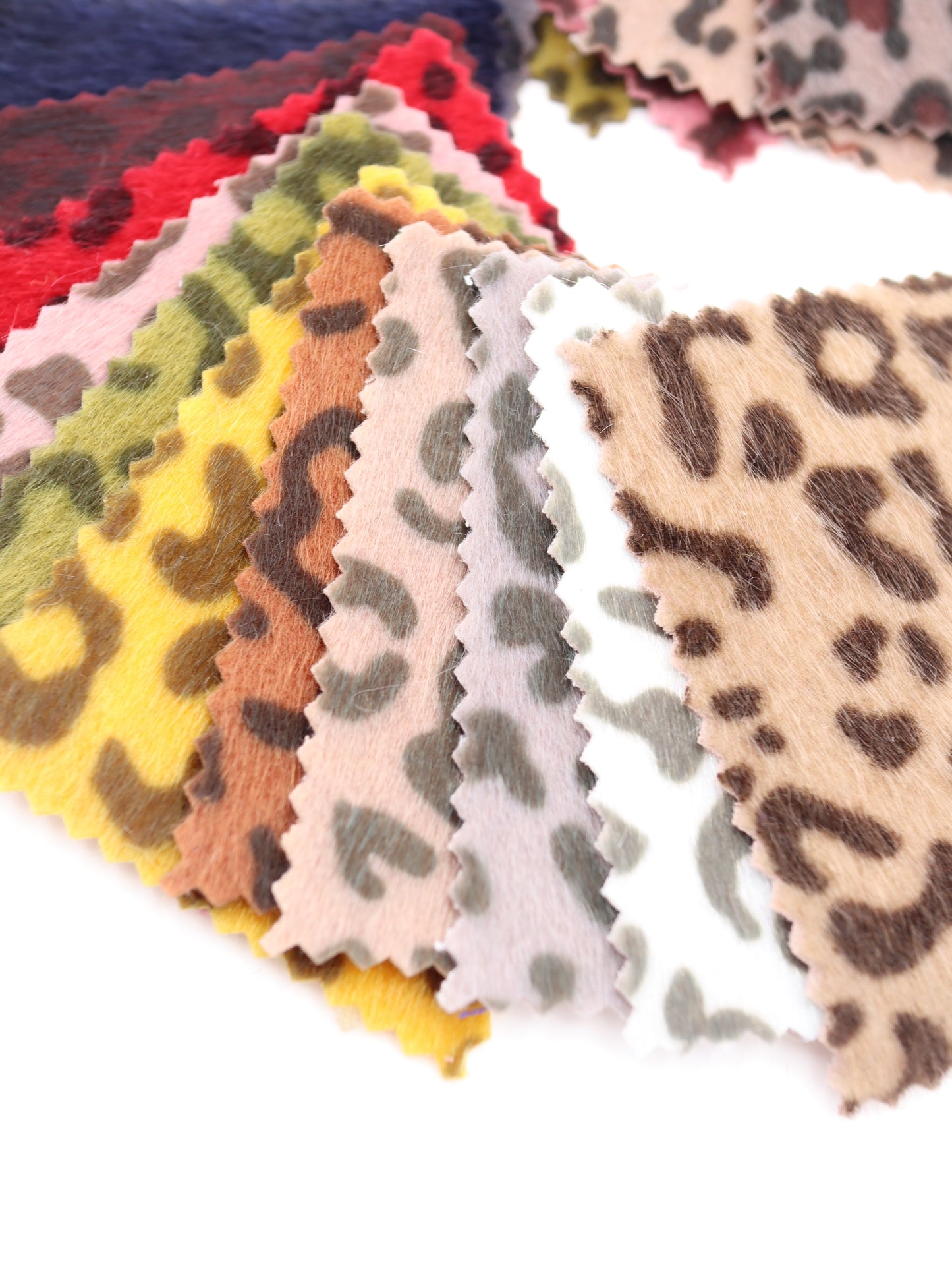 【25AW-039】フェイクハラコ毛足つるつるヒョウ柄プリント　/0.5ｙあたり=～1370円