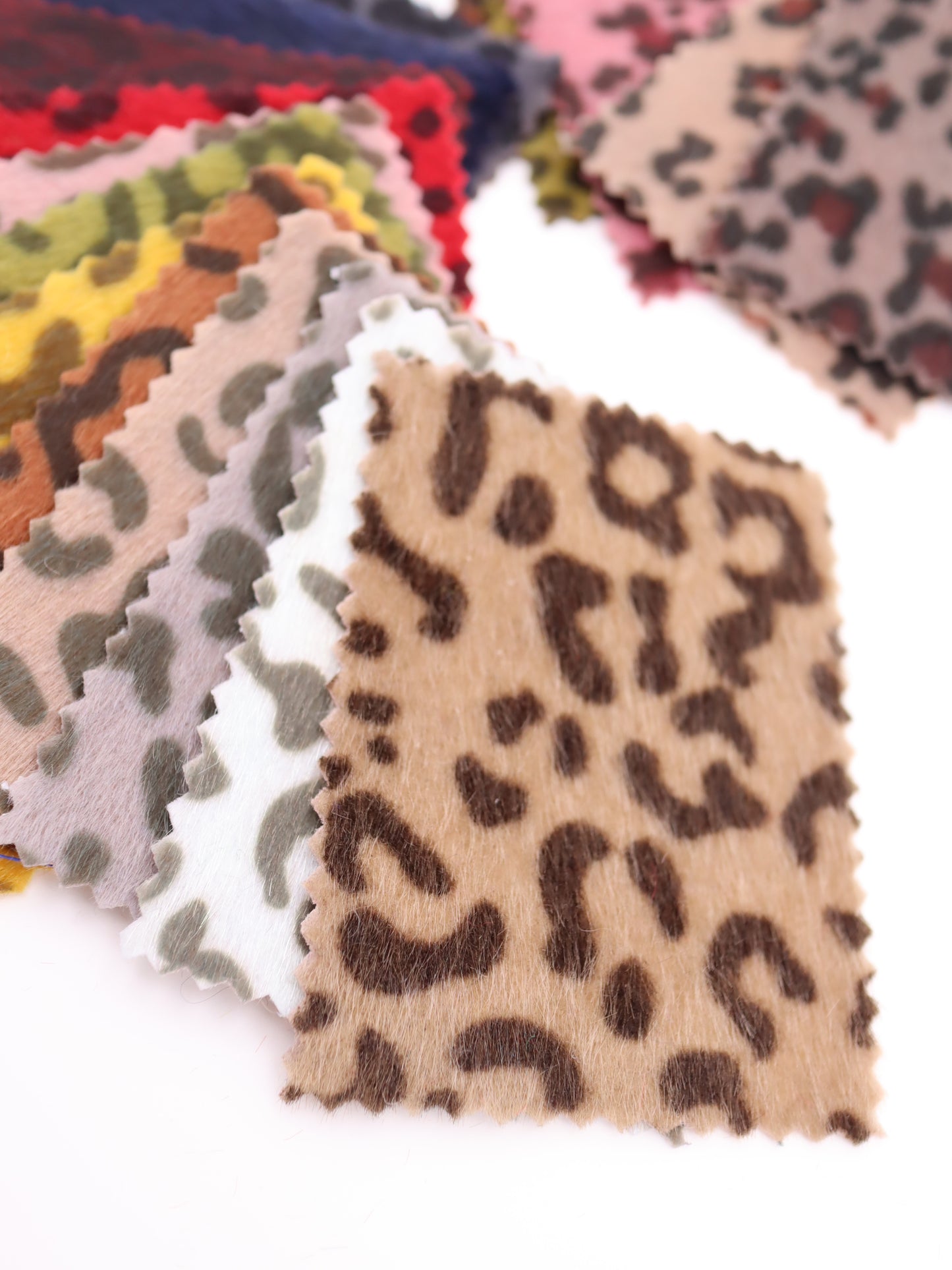 【25AW-039】フェイクハラコ毛足つるつるヒョウ柄プリント　/0.5ｙあたり=～1370円