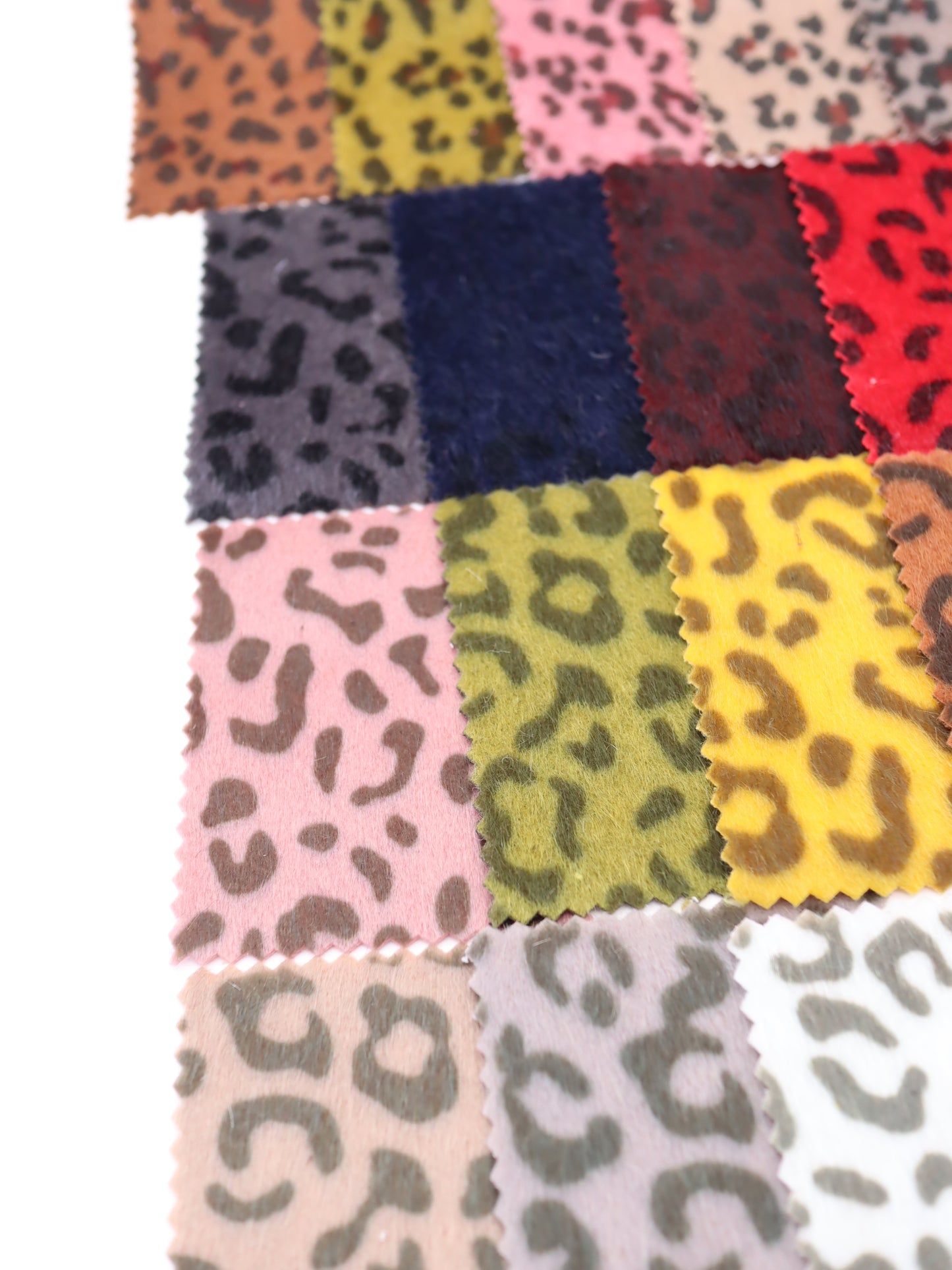 【25AW-039】フェイクハラコ毛足つるつるヒョウ柄プリント　/0.5ｙあたり=～1370円