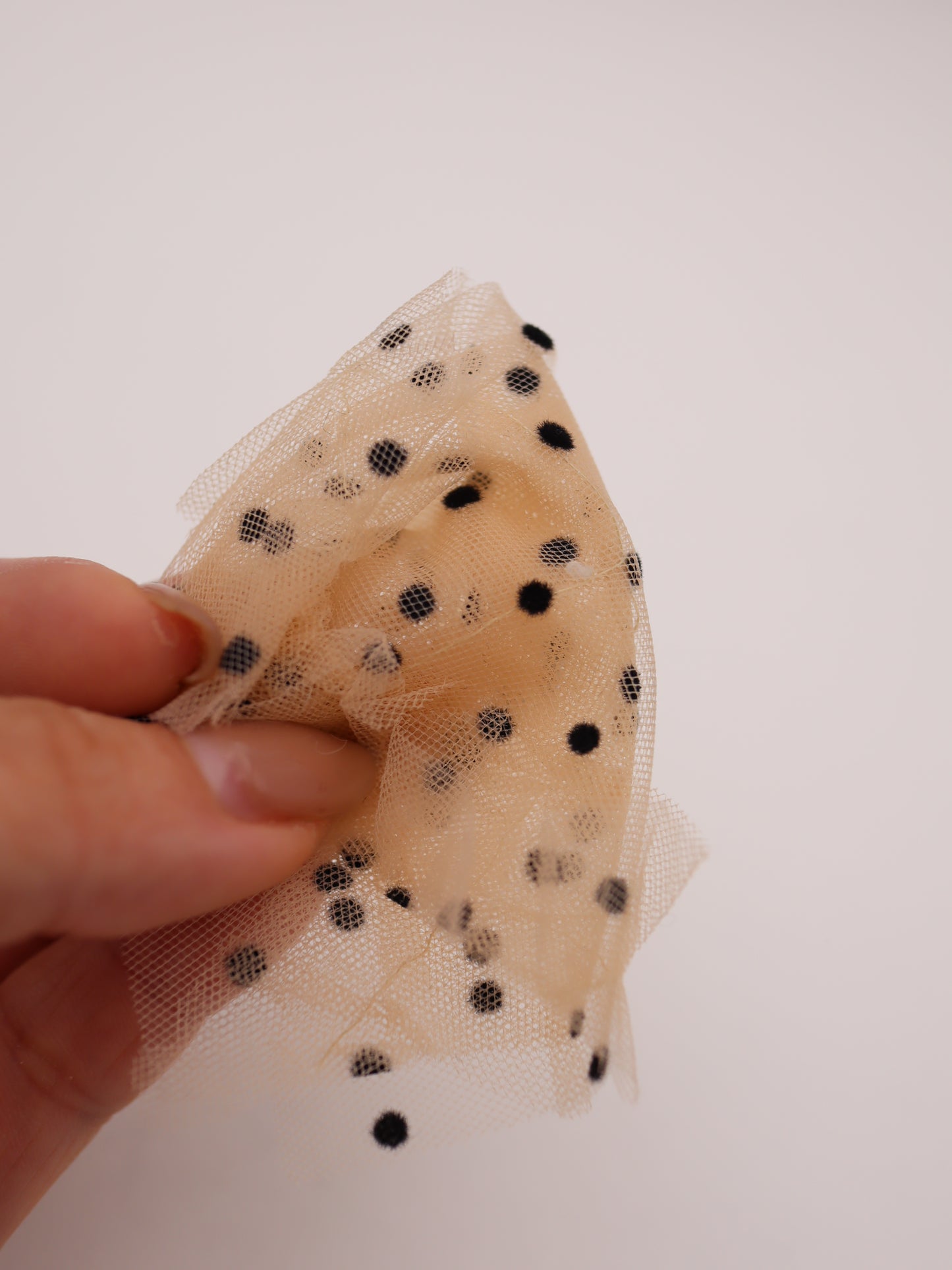 フリルたたきつけフロッキードットチュール｜【生地幅】約127センチ 【混率】ポリエステル100%｜ドッグウエア・KIDSウエア・衣装・ドレス・雑貨向き｜26AW-280