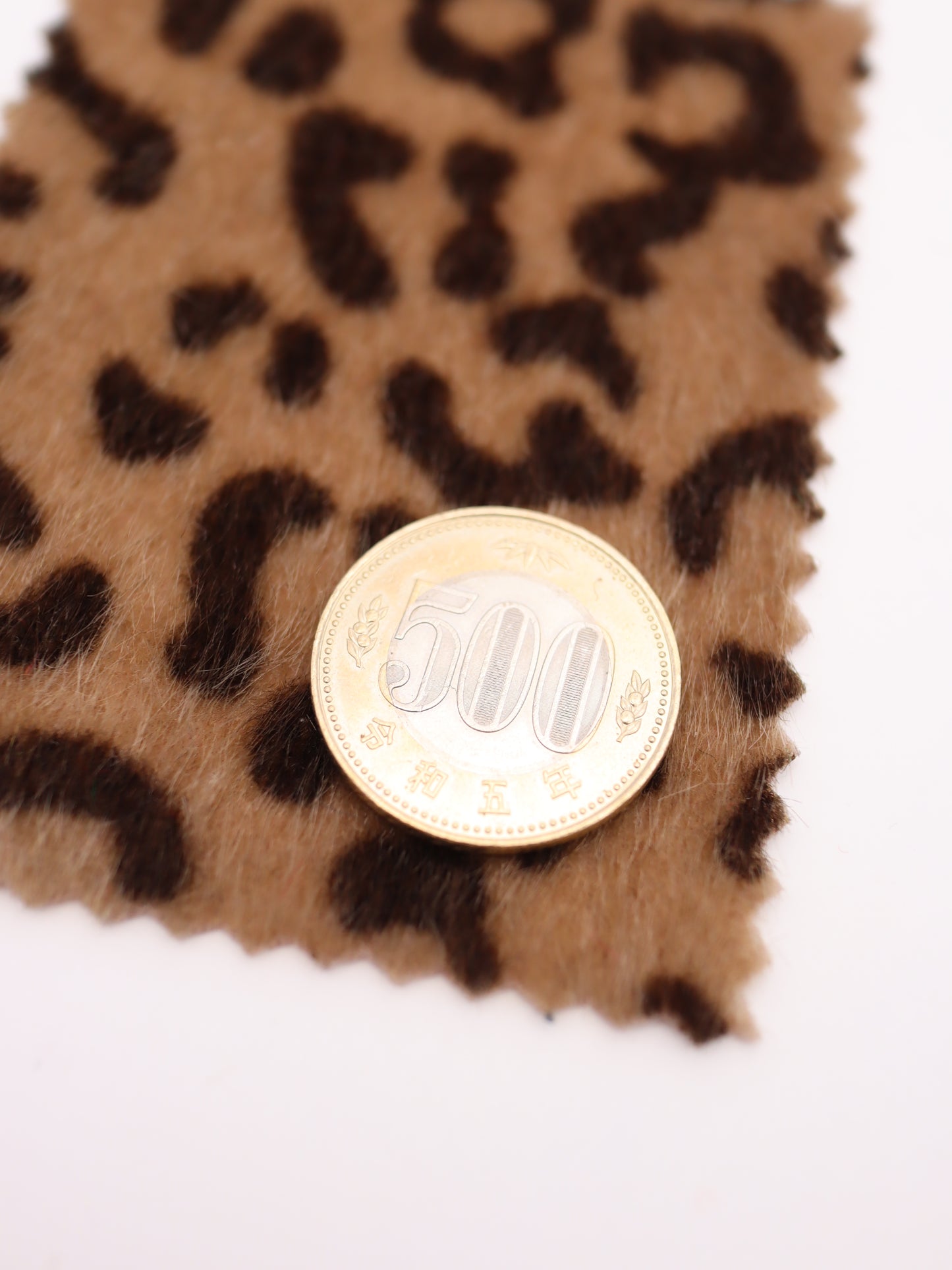 【25AW-039】フェイクハラコ毛足つるつるヒョウ柄プリント　/0.5ｙあたり=～1370円