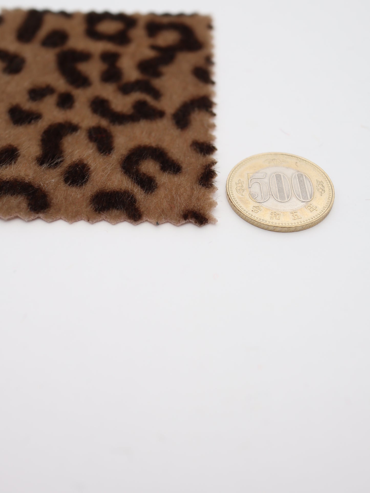【25AW-039】フェイクハラコ毛足つるつるヒョウ柄プリント　/0.5ｙあたり=～1370円