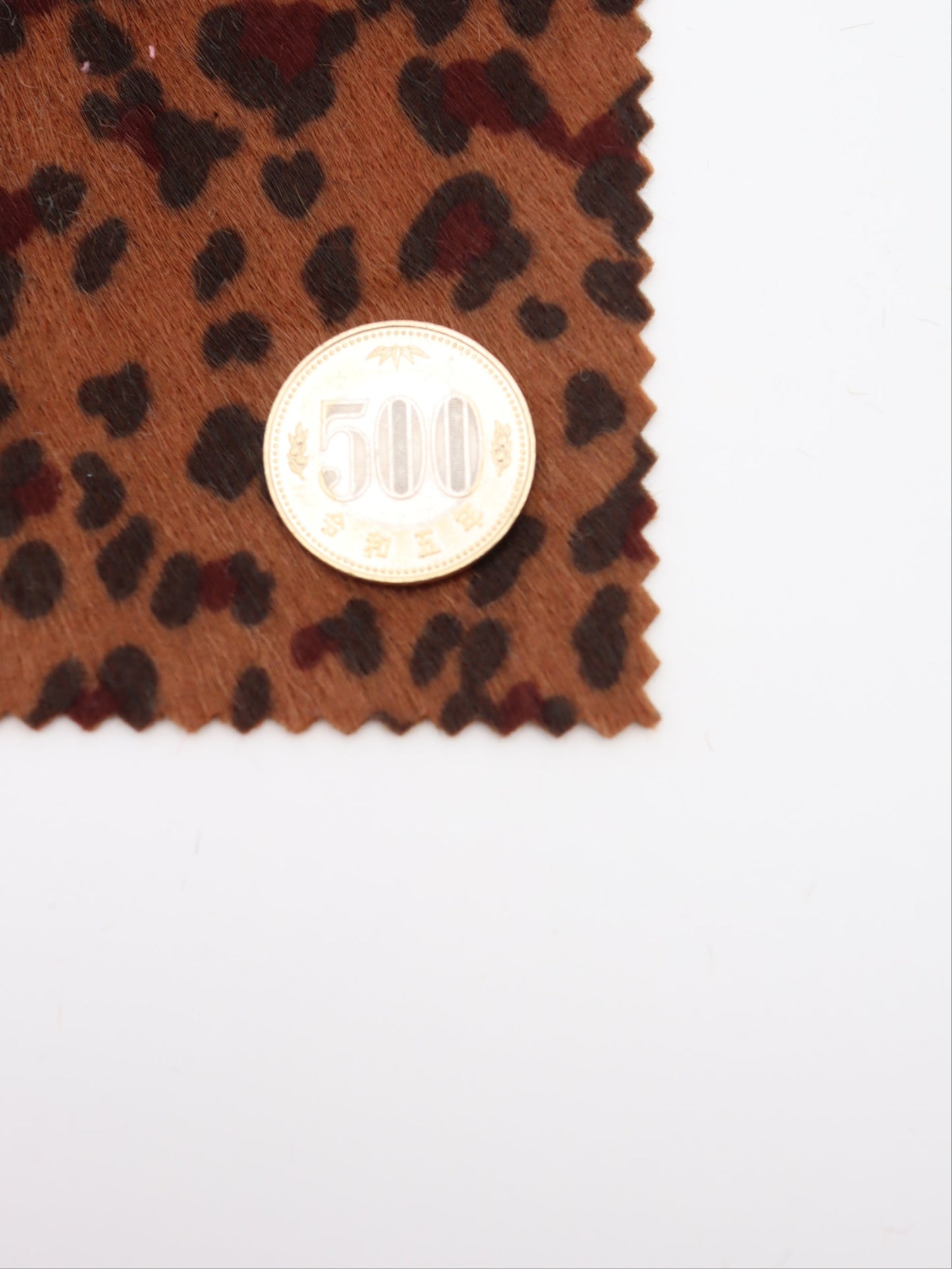 【25AW-039】フェイクハラコ毛足つるつるヒョウ柄プリント　/0.5ｙあたり=～1370円