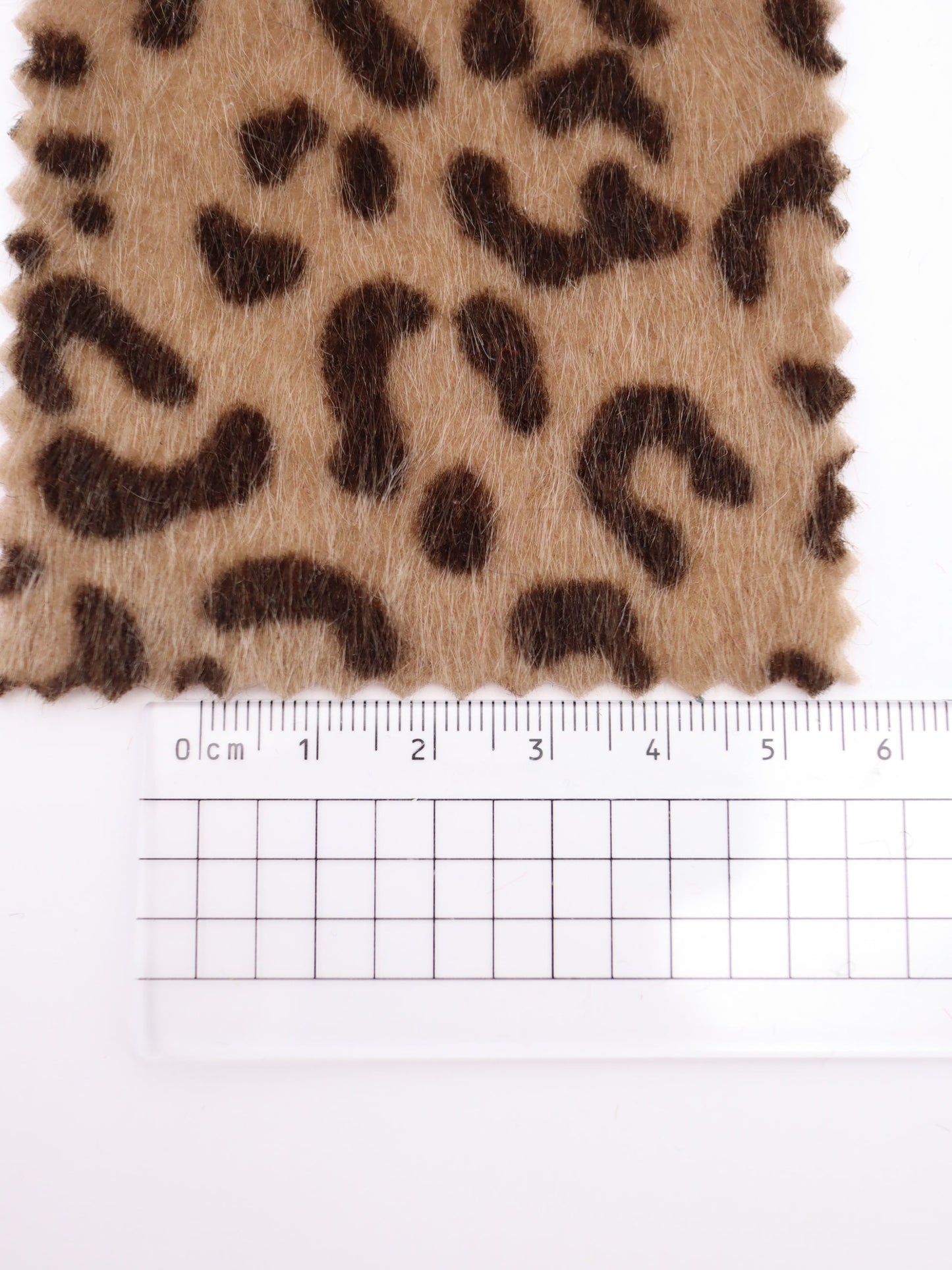 【25AW-039】フェイクハラコ毛足つるつるヒョウ柄プリント　/0.5ｙあたり=～1370円