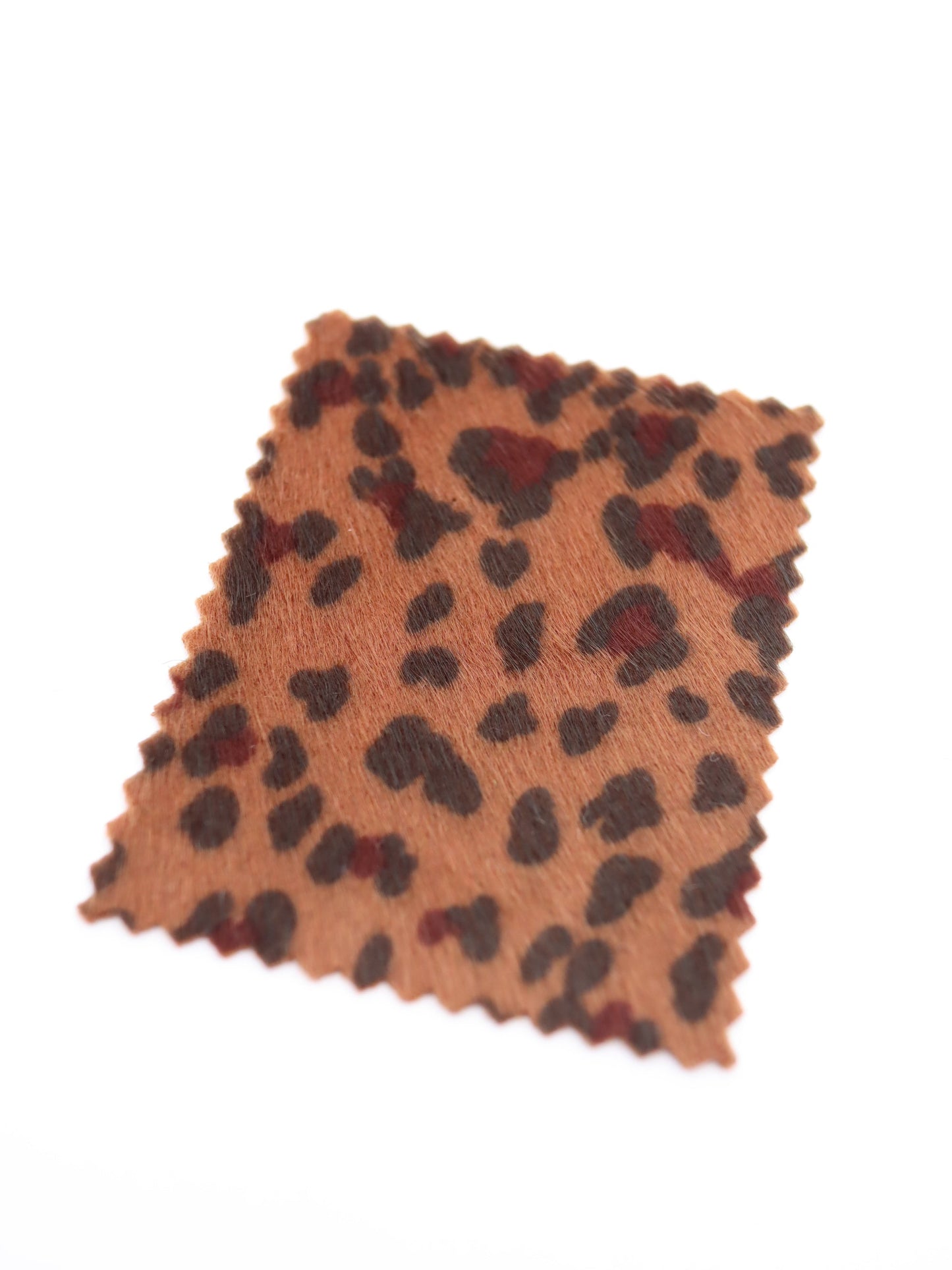 【25AW-039】フェイクハラコ毛足つるつるヒョウ柄プリント　/0.5ｙあたり=～1370円