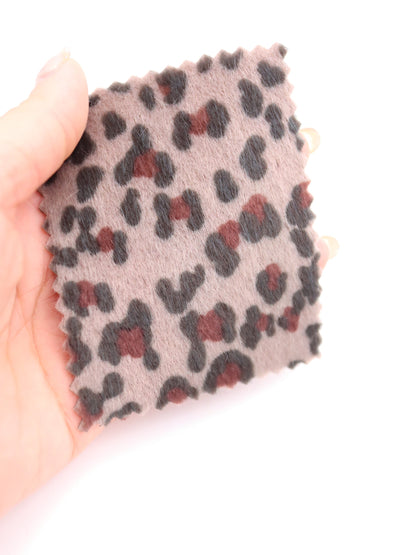 【25AW-039】フェイクハラコ毛足つるつるヒョウ柄プリント　/0.5ｙあたり=～1370円