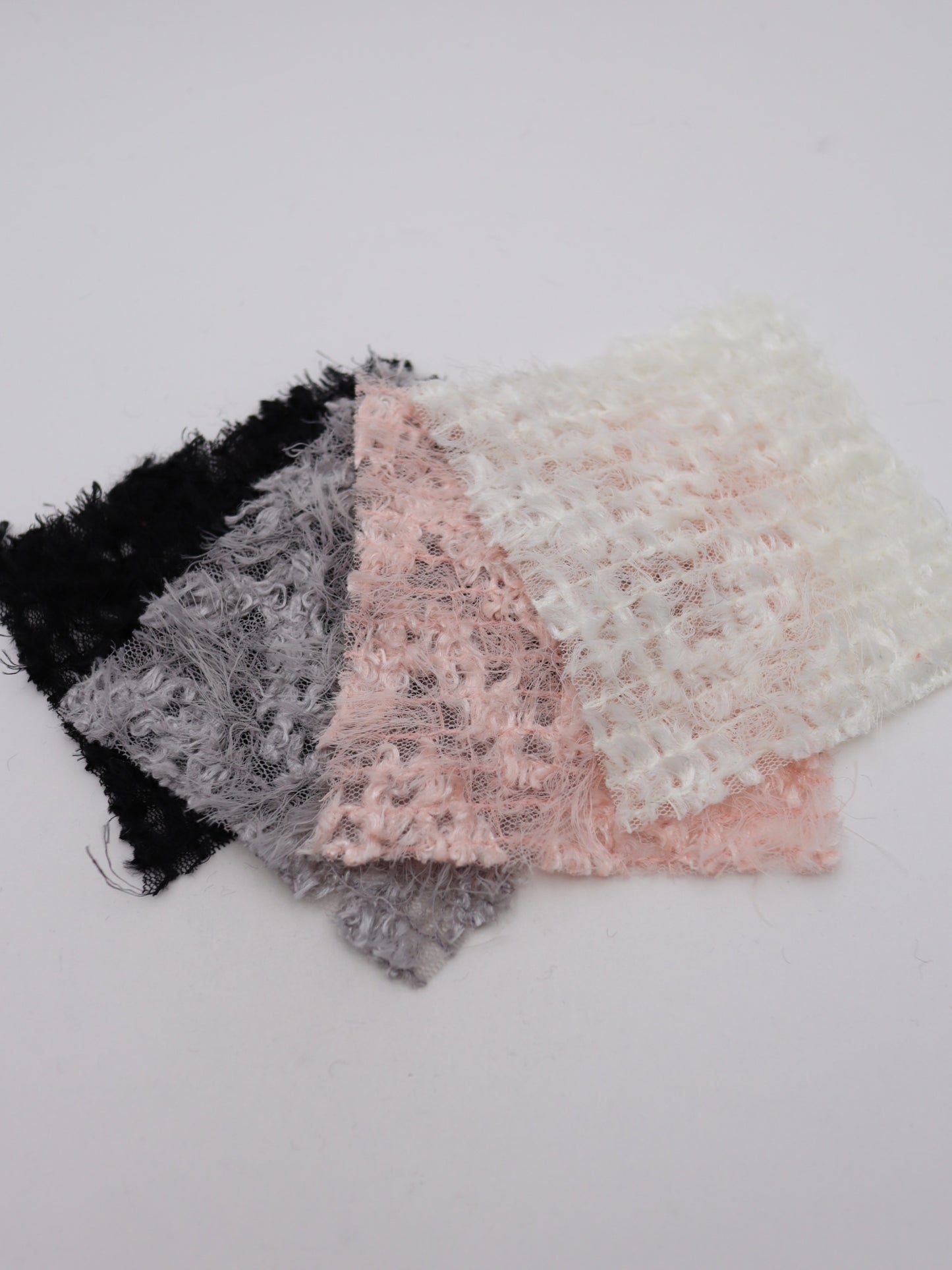 ふわふわフリンジヤーン刺繍チュール｜【生地幅】約127センチ 【混率】ポリエステル100%｜ドッグウエア・KIDSウエア・トップス・ドレス・衣装・雑貨向き｜26AW-288