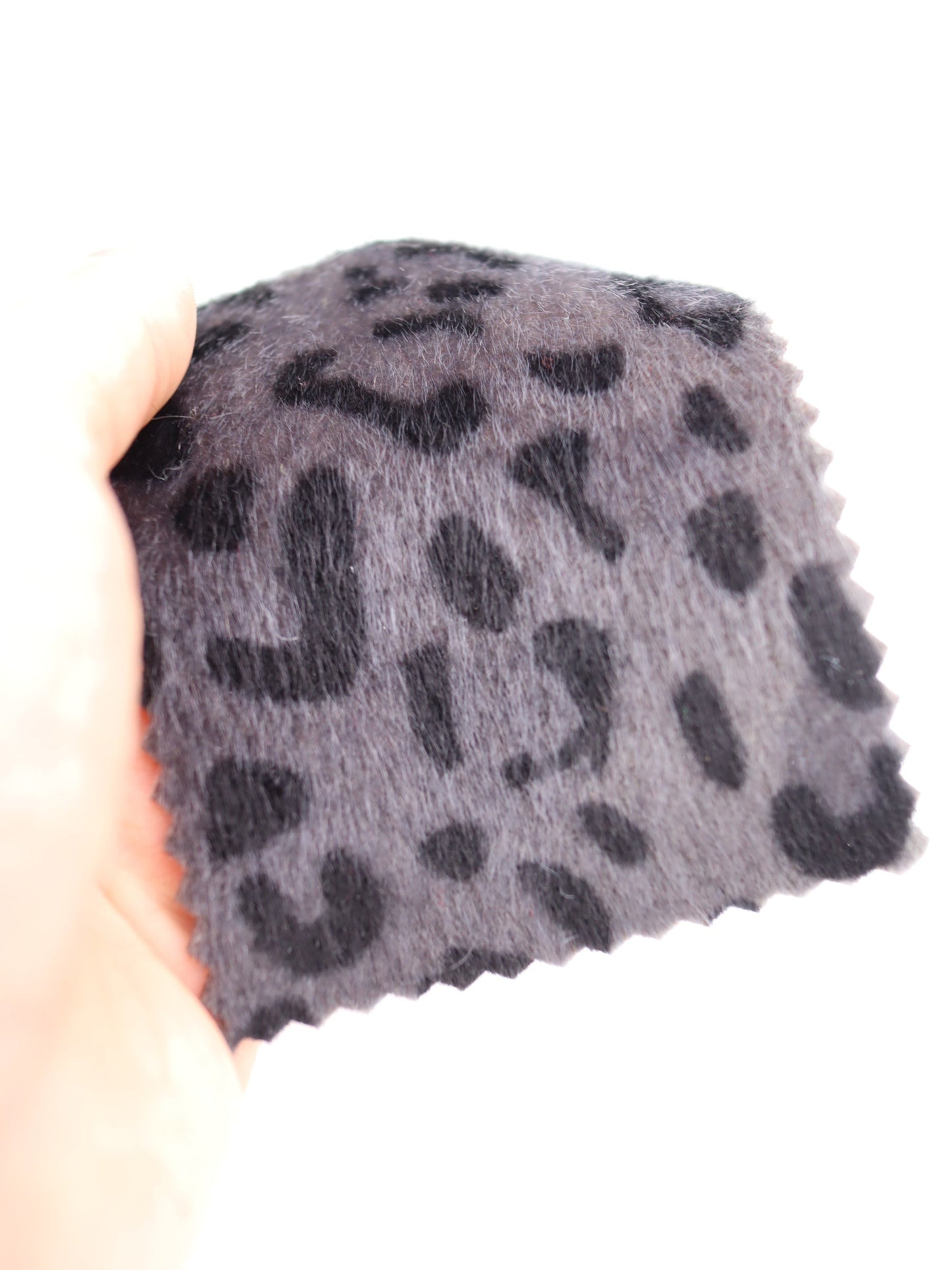 【25AW-039】フェイクハラコ毛足つるつるヒョウ柄プリント　/0.5ｙあたり=～1370円