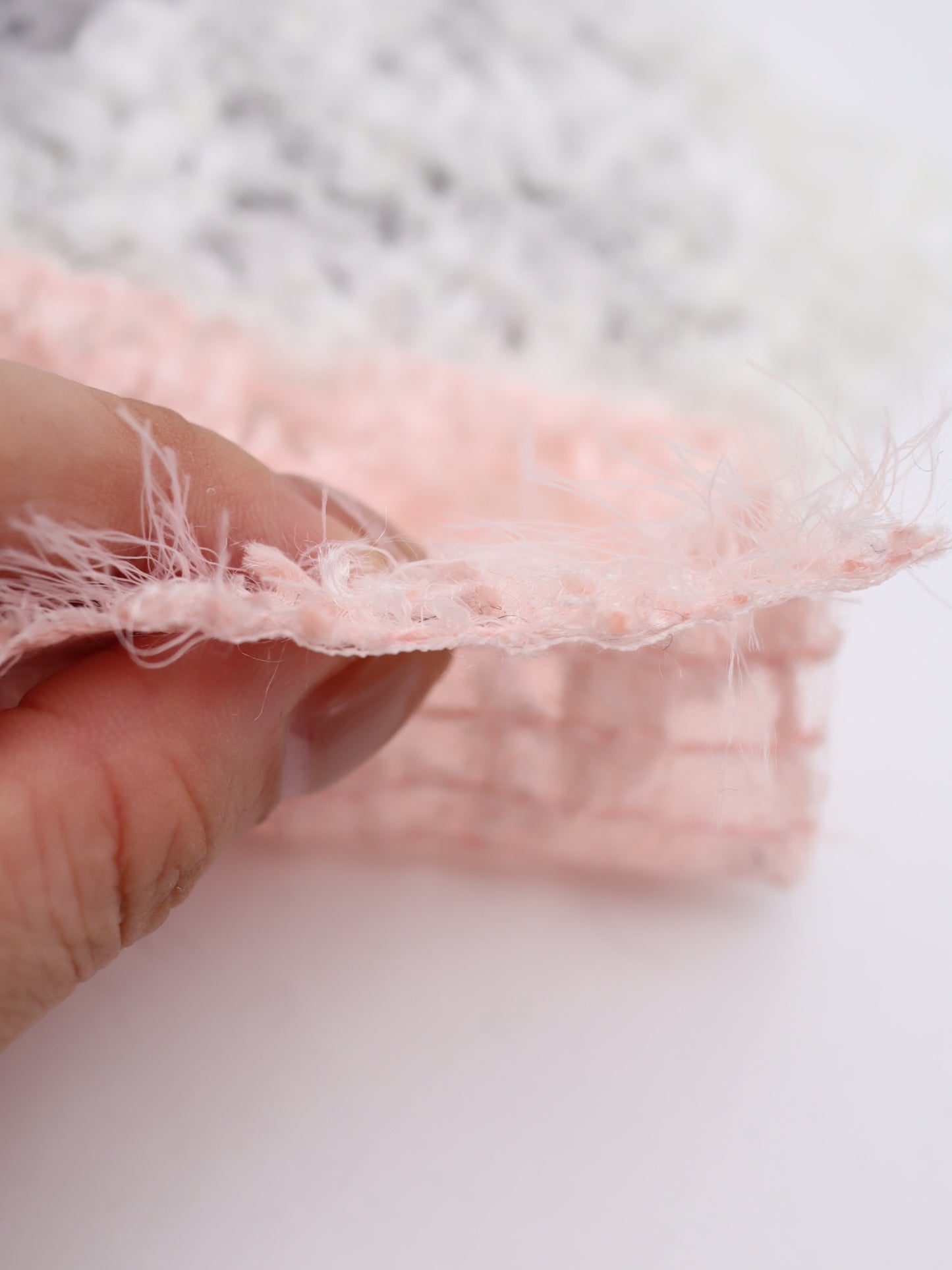 ふわふわフリンジヤーン刺繍チュール｜【生地幅】約127センチ 【混率】ポリエステル100%｜ドッグウエア・KIDSウエア・トップス・ドレス・衣装・雑貨向き｜26AW-288