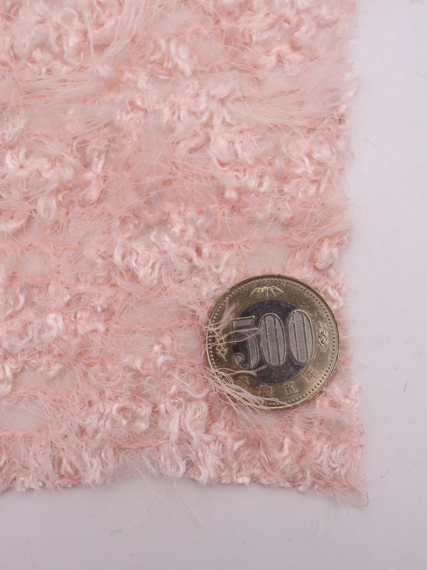 ふわふわフリンジヤーン刺繍チュール｜【生地幅】約127センチ 【混率】ポリエステル100%｜ドッグウエア・KIDSウエア・トップス・ドレス・衣装・雑貨向き｜26AW-288