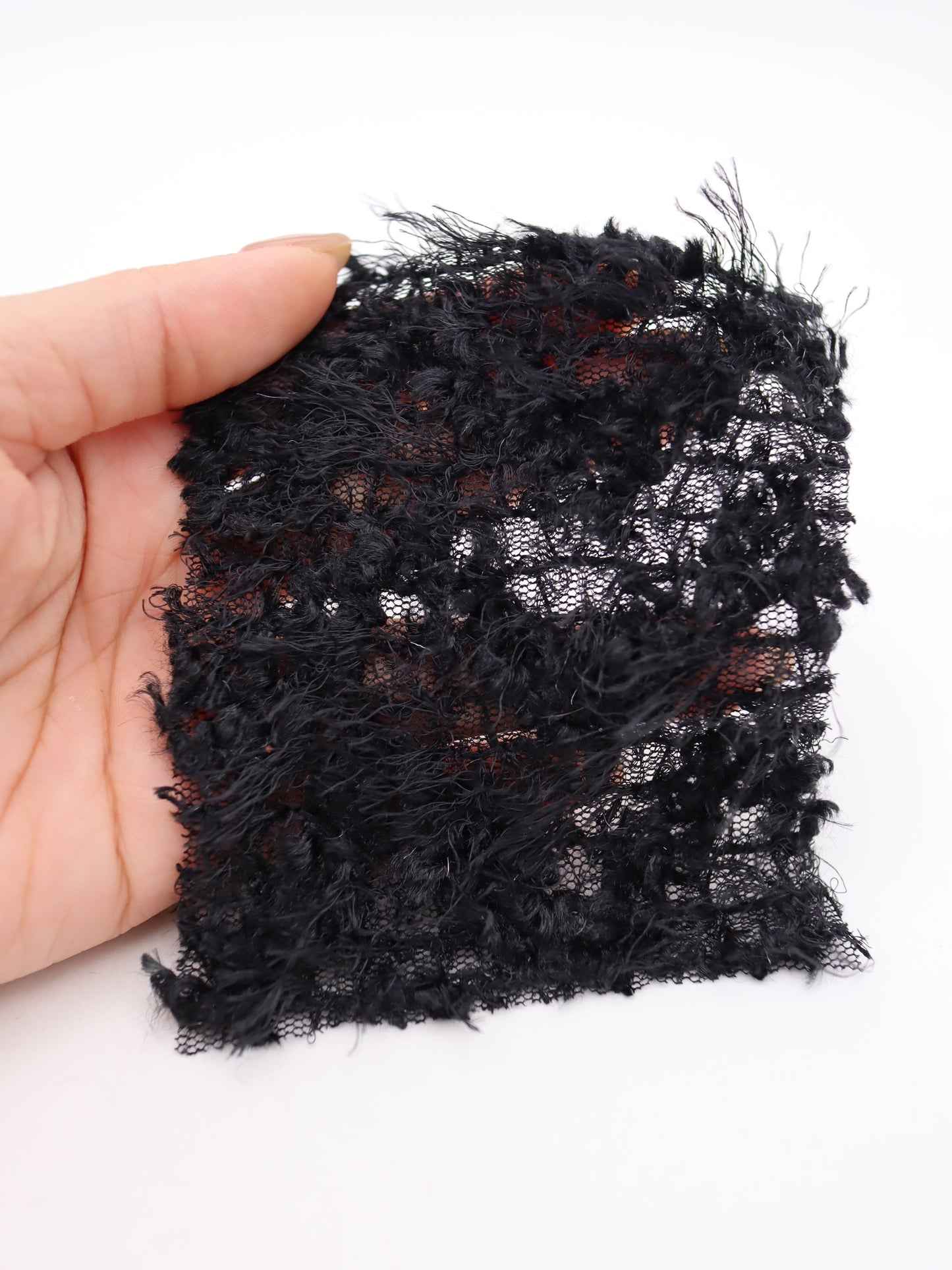 ふわふわフリンジヤーン刺繍チュール｜【生地幅】約127センチ 【混率】ポリエステル100%｜ドッグウエア・KIDSウエア・トップス・ドレス・衣装・雑貨向き｜26AW-288