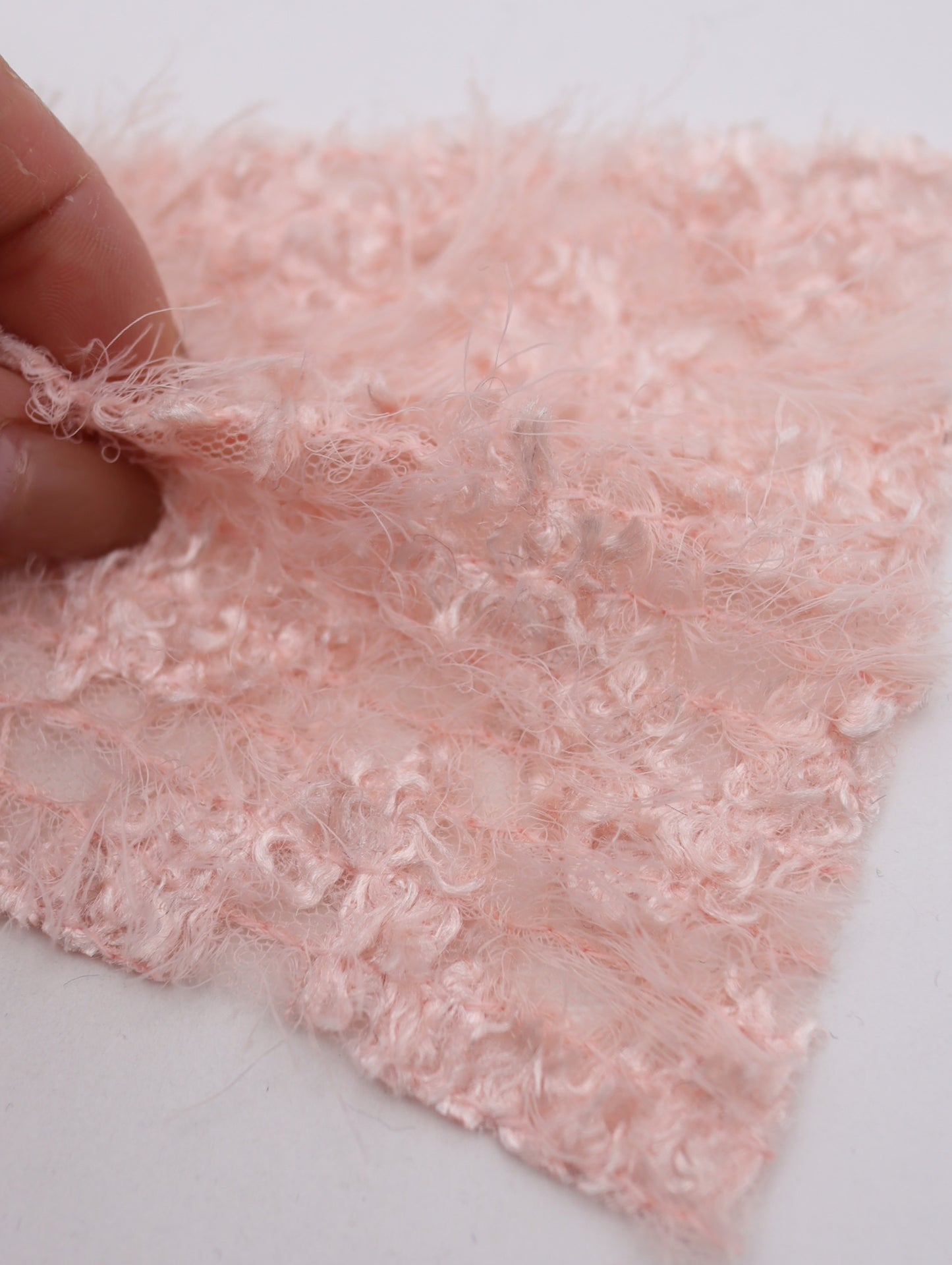 ふわふわフリンジヤーン刺繍チュール｜【生地幅】約127センチ 【混率】ポリエステル100%｜ドッグウエア・KIDSウエア・トップス・ドレス・衣装・雑貨向き｜26AW-288