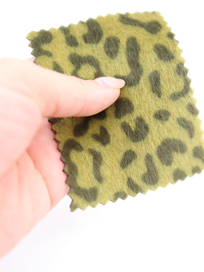 【25AW-039】フェイクハラコ毛足つるつるヒョウ柄プリント　/0.5ｙあたり=～1370円