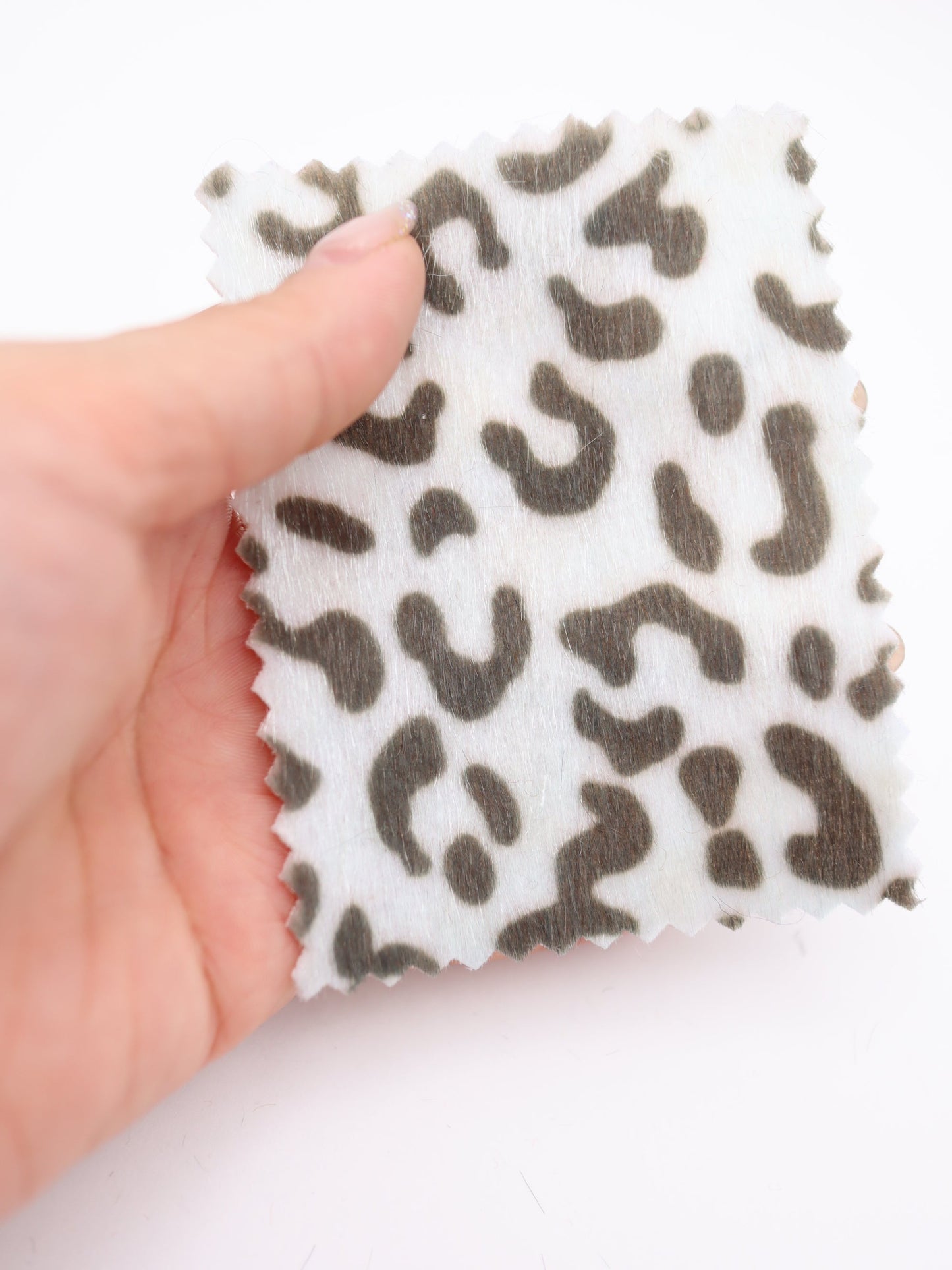 【25AW-039】フェイクハラコ毛足つるつるヒョウ柄プリント　/0.5ｙあたり=～1370円